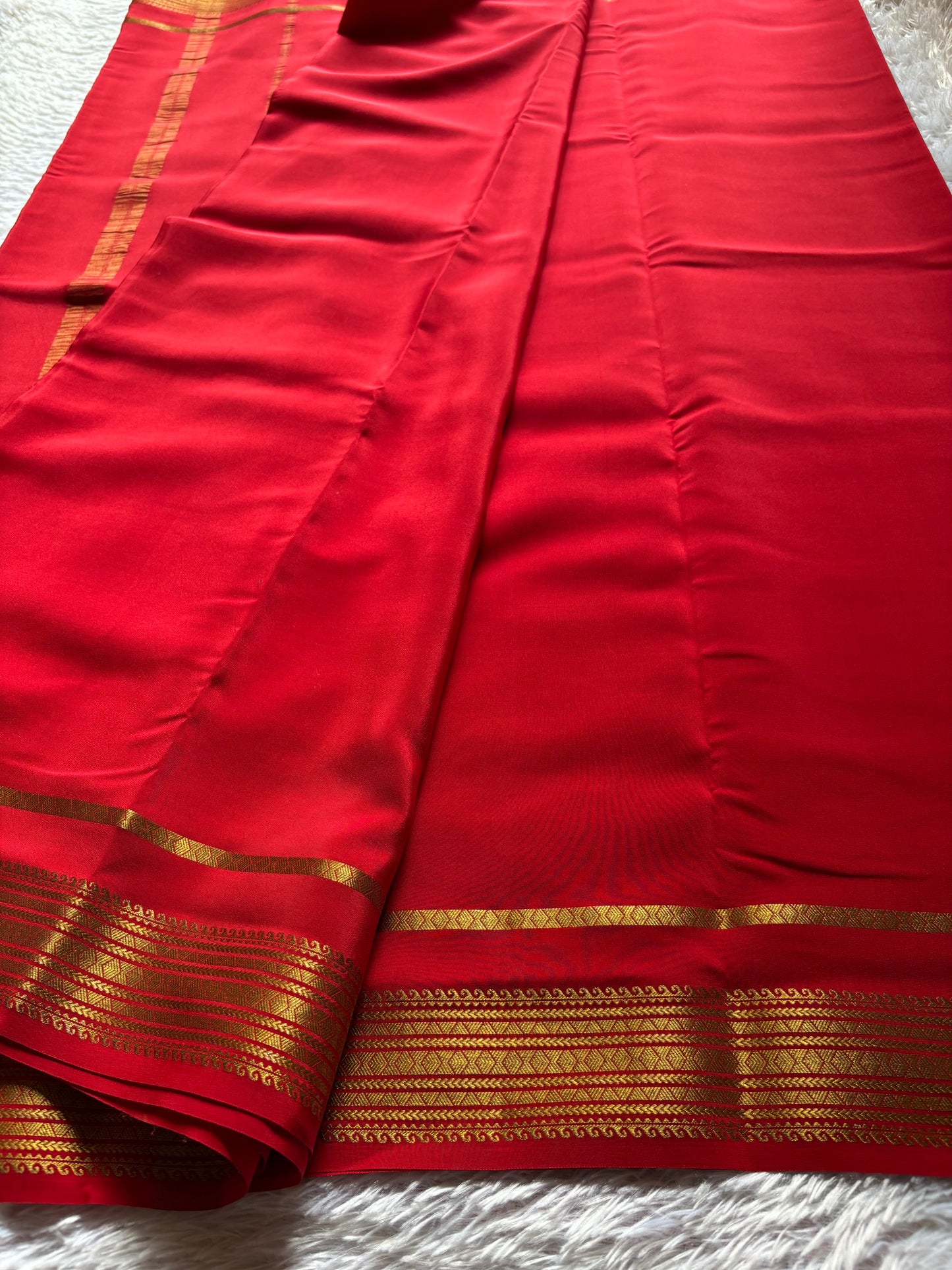 Vanaja : Solid Red
