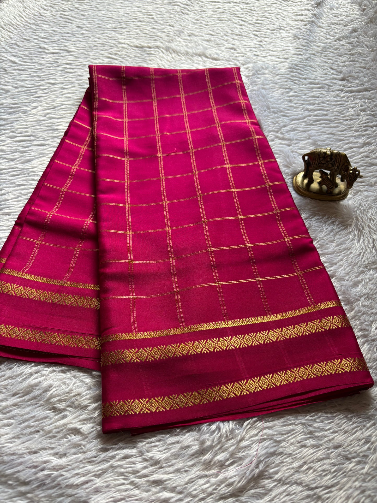 Vismaya : Solid Rani pink