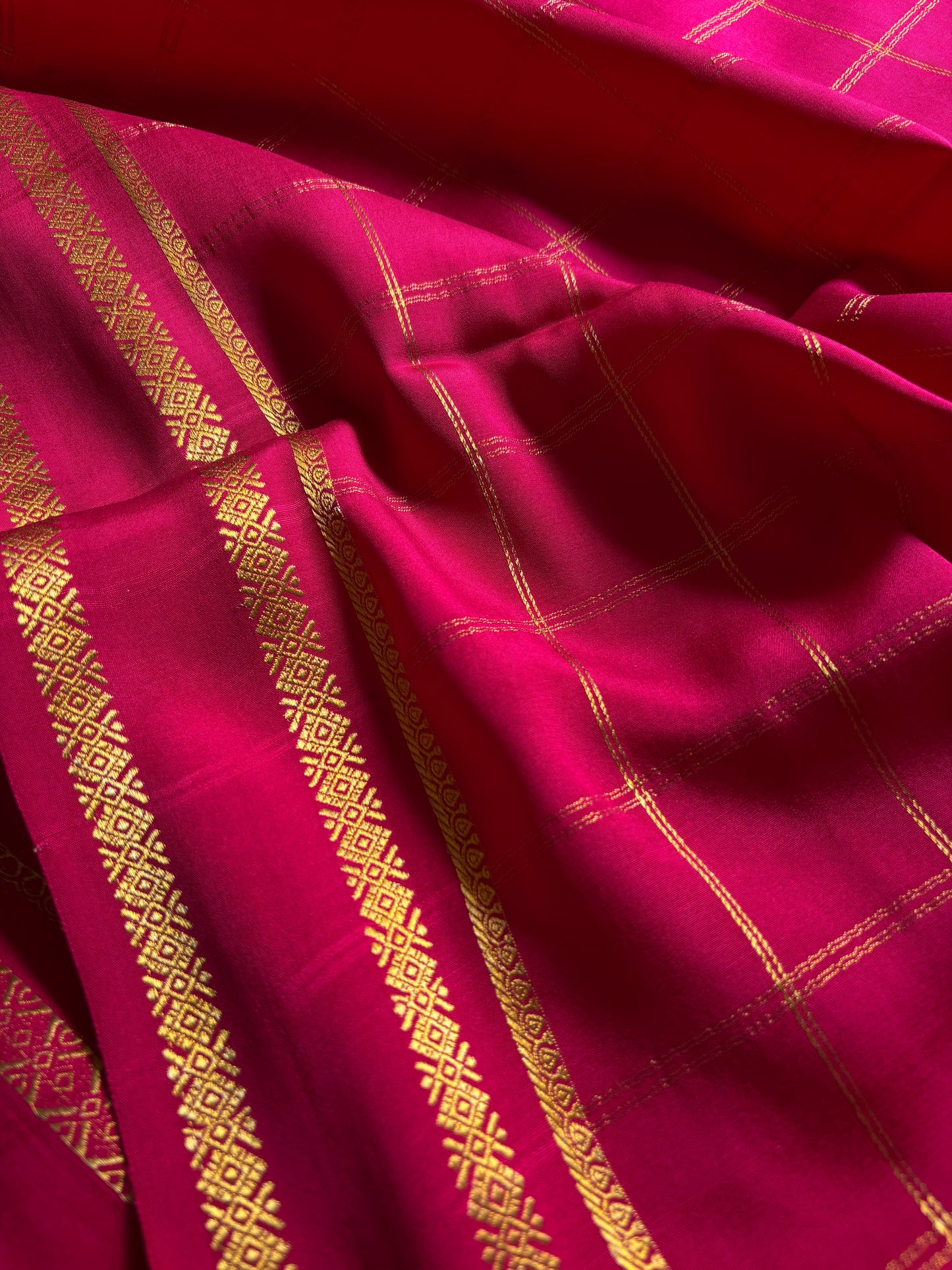 Vismaya : Solid Rani pink