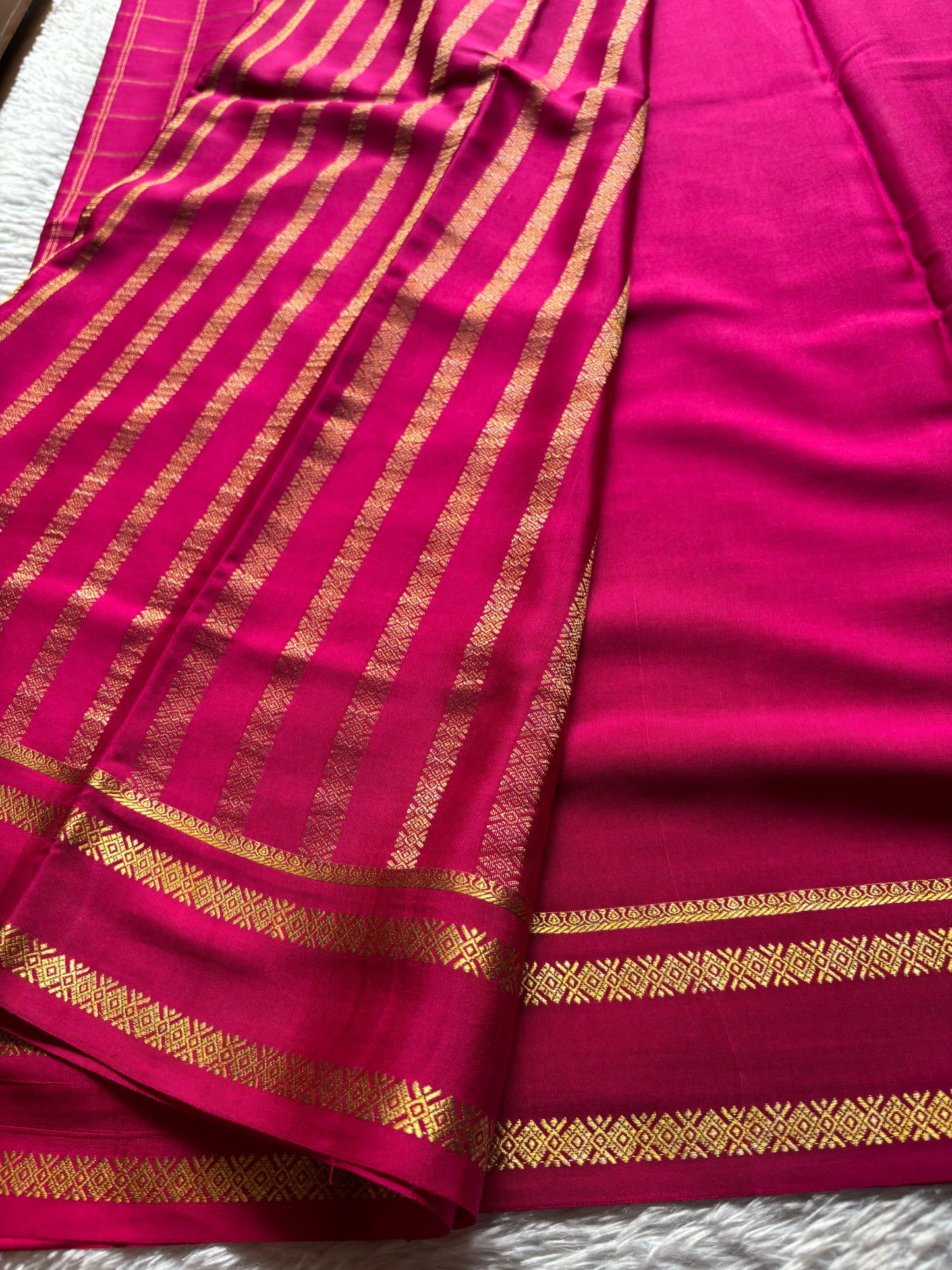 Vismaya : Solid Rani pink
