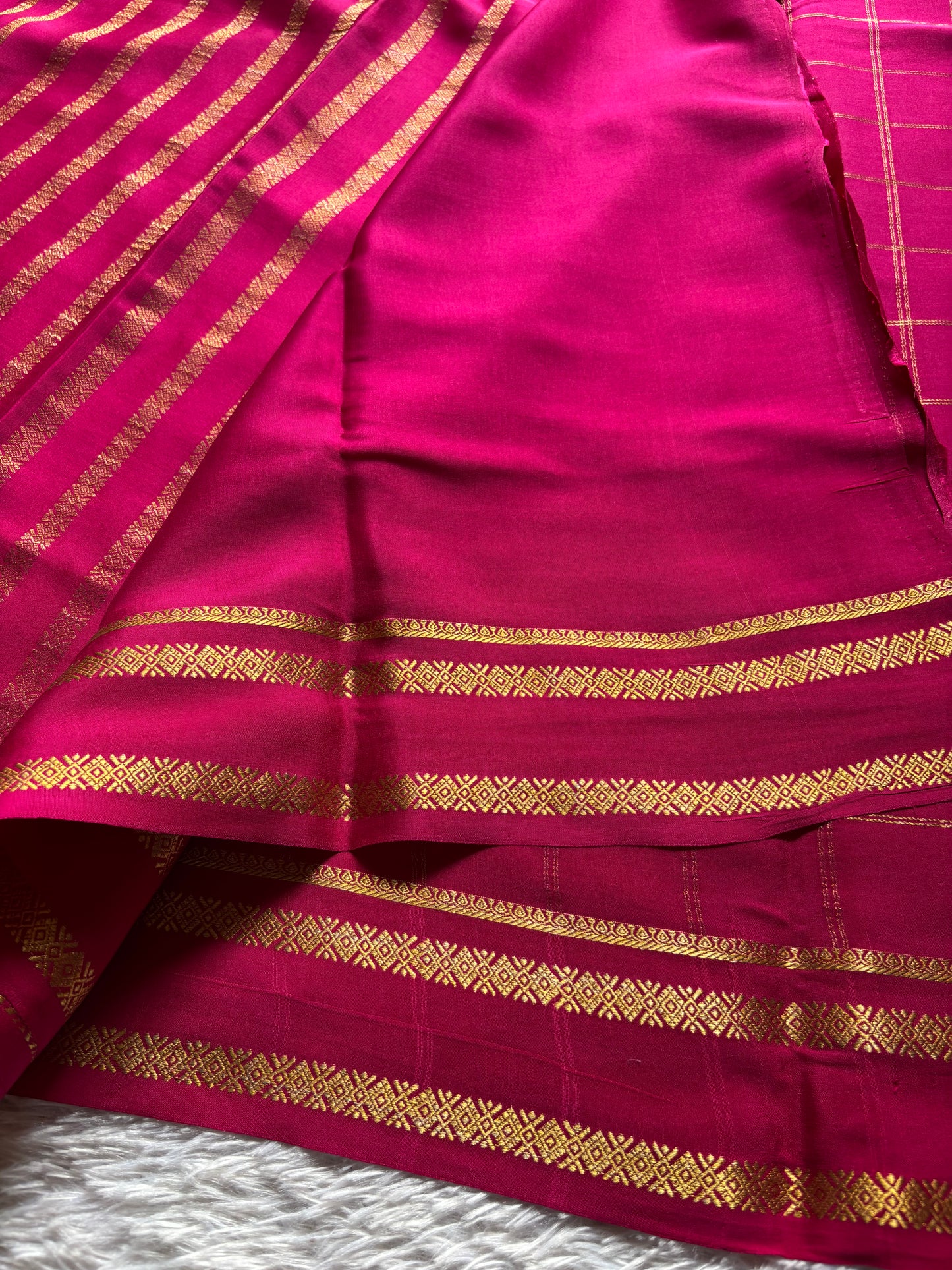 Vismaya : Solid Rani pink