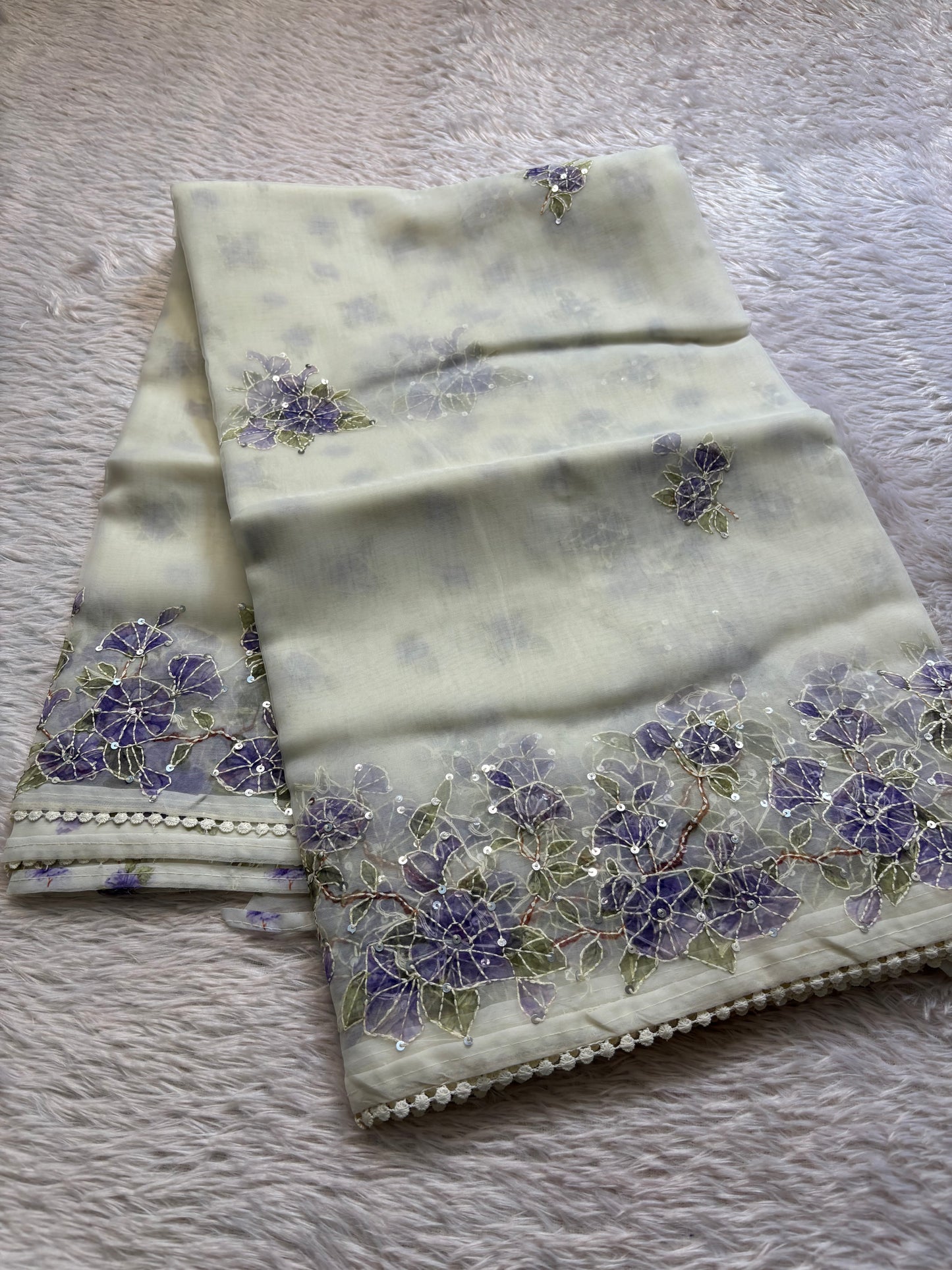 NYD115 (2D) : Off white-lilac