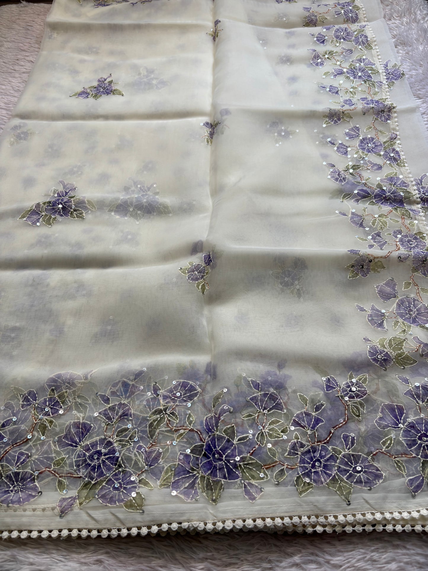 NYD115 (2D) : Off white-lilac