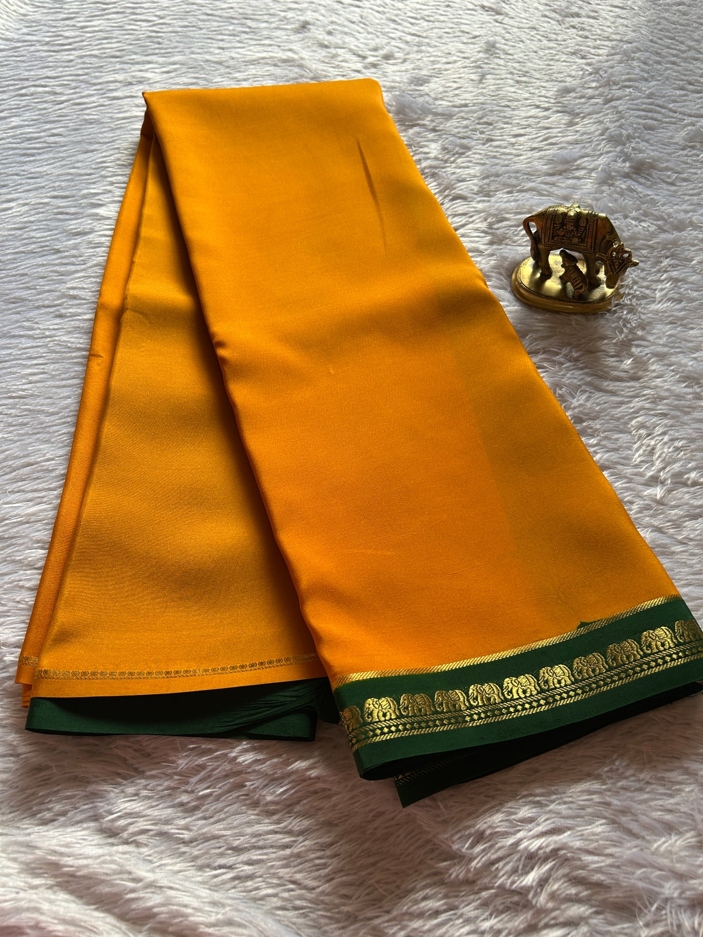Gowri (2D) : Light orange-bottle green