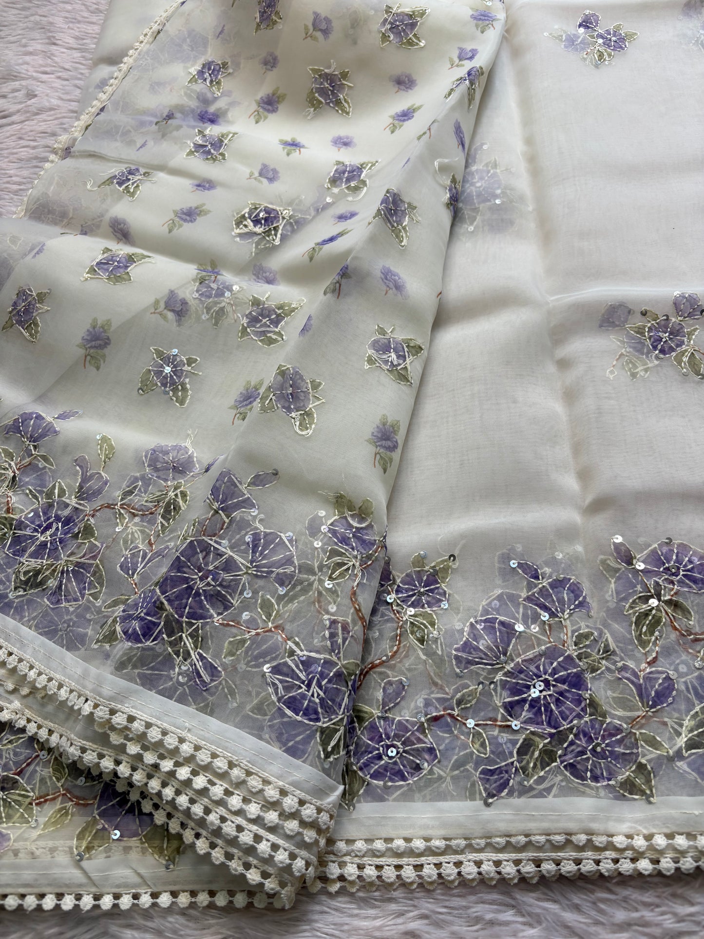 NYD115 (2D) : Off white-lilac