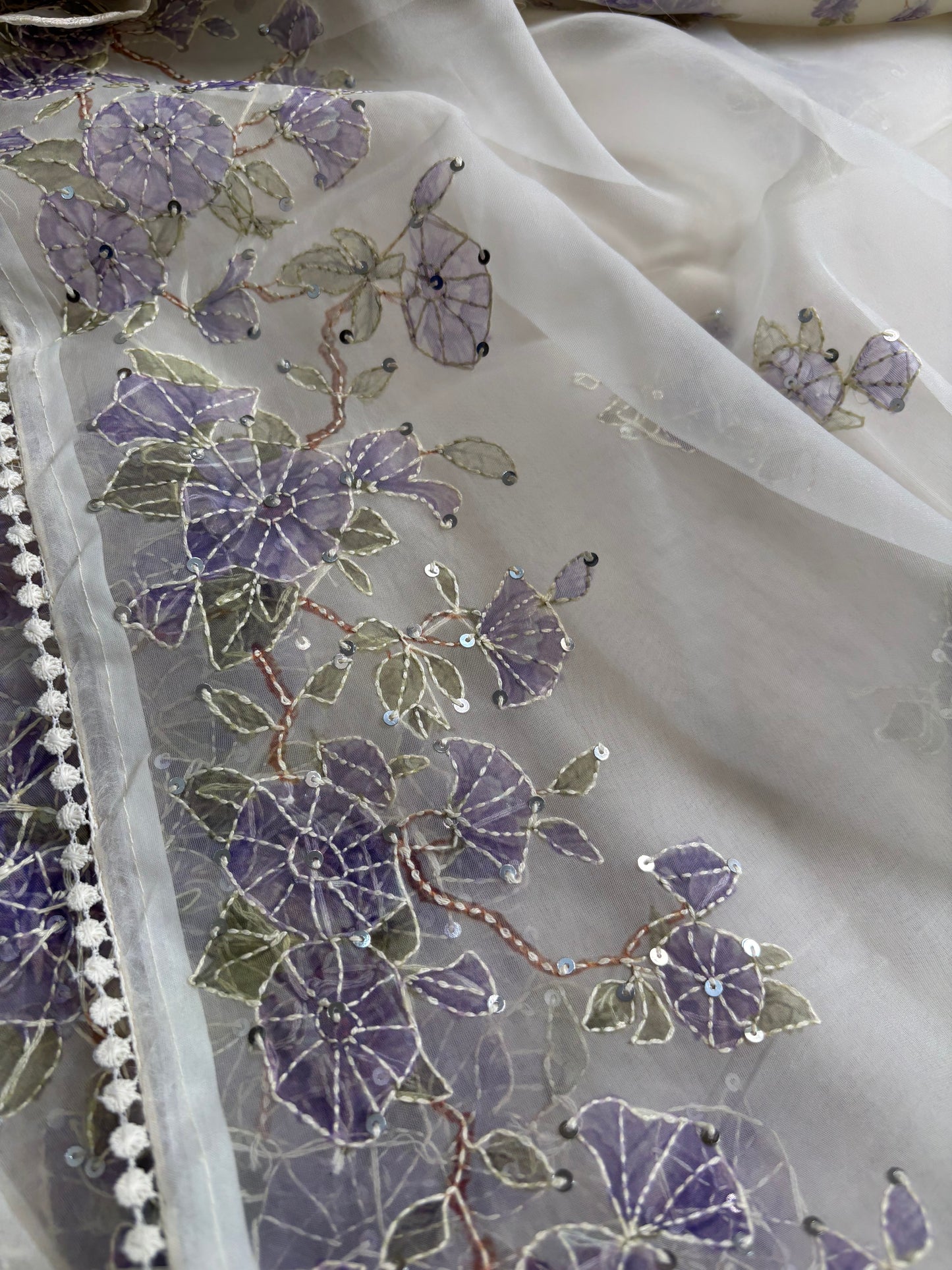 NYD115 (2D) : Off white-lilac