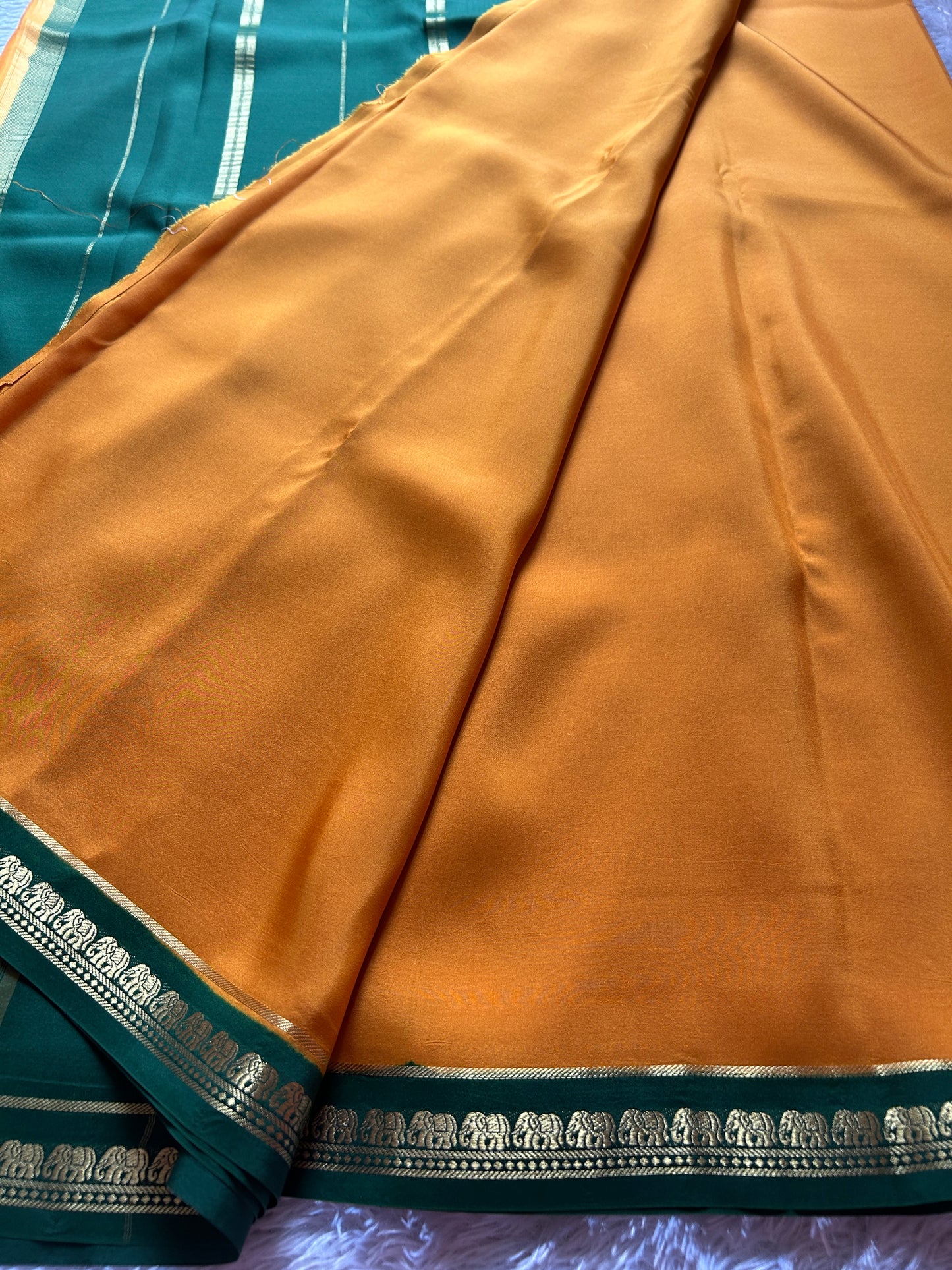 Gowri (2D) : Light orange-bottle green