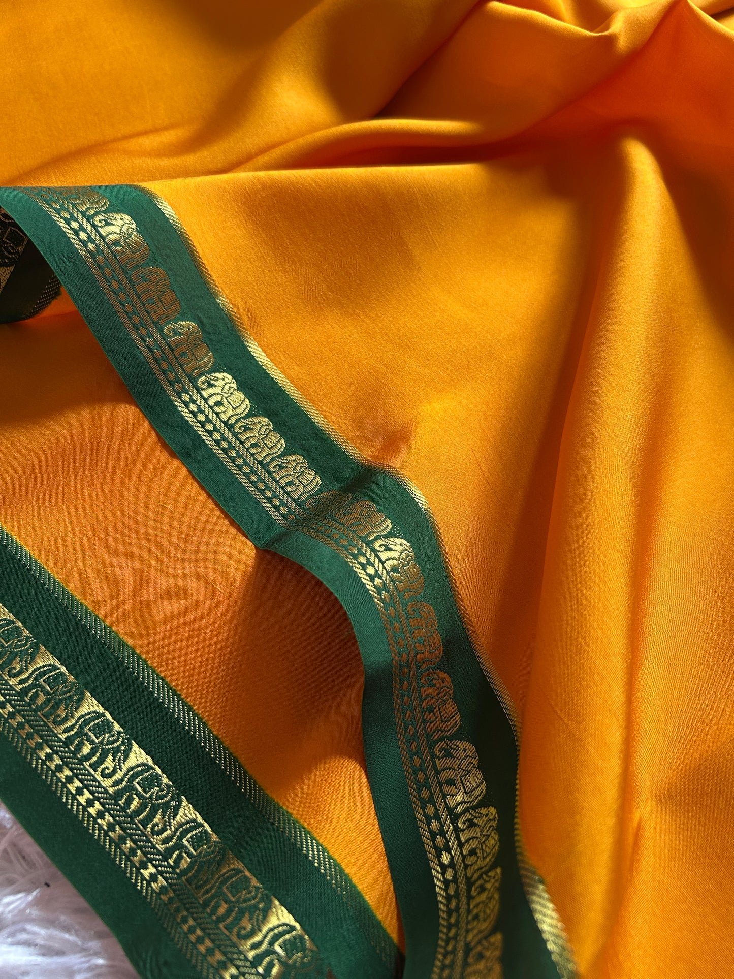 Gowri (2D) : Light orange-bottle green