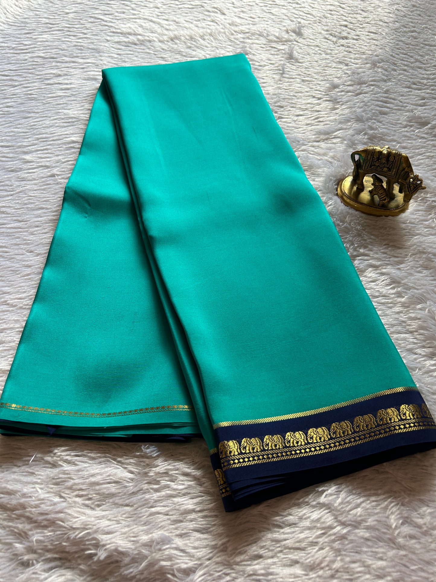 Gowri (2D) : Sea blue-dark blue