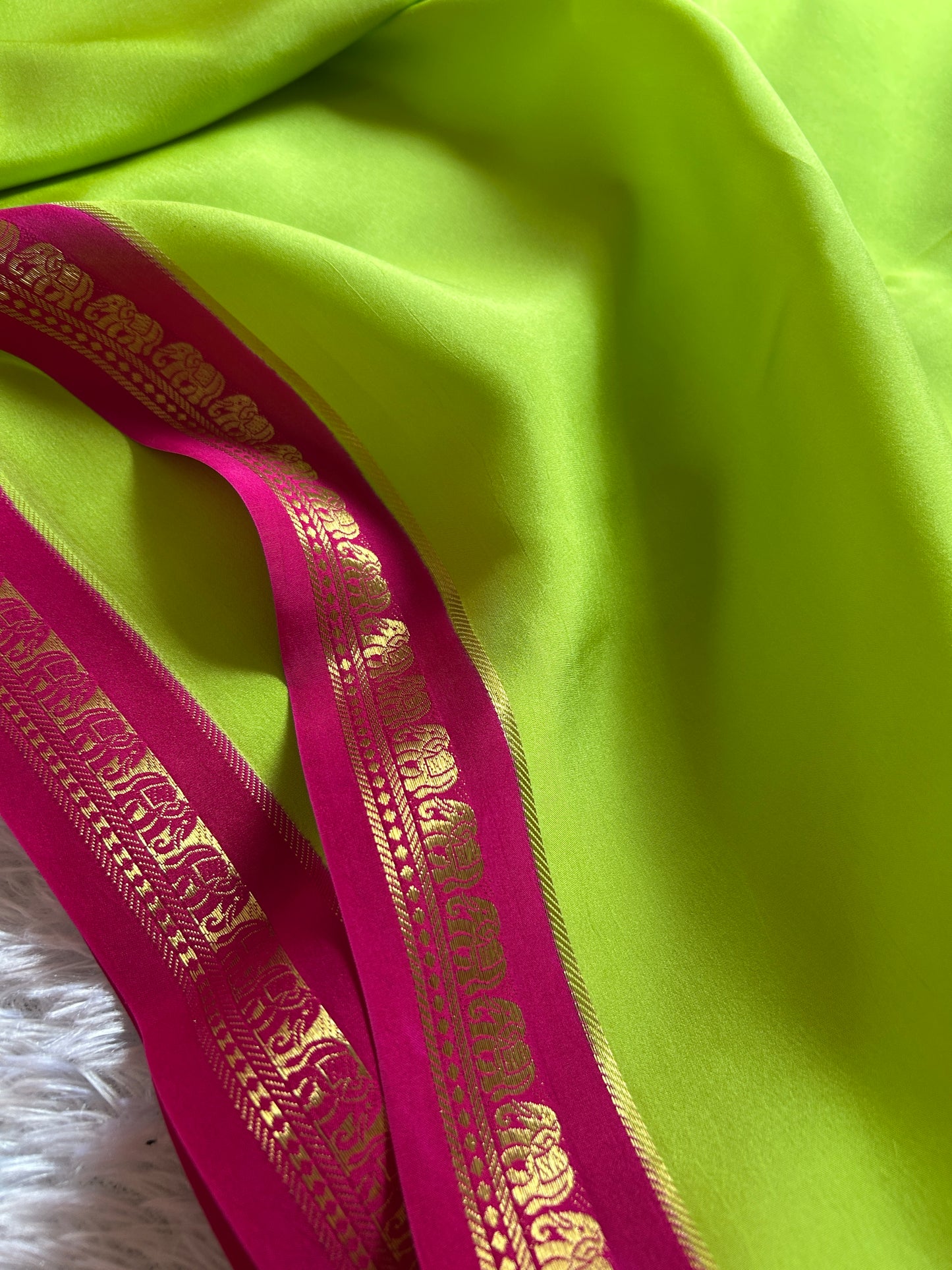 Gowri (2D) : Light parrot green -pink