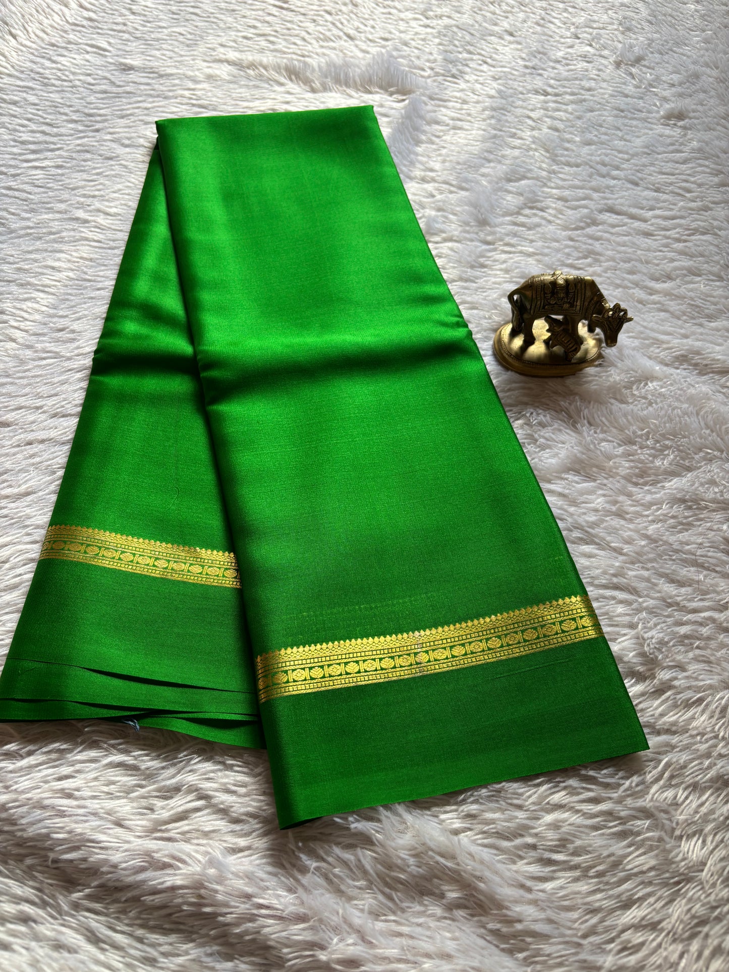 Shambhavi : Solid Parrot green