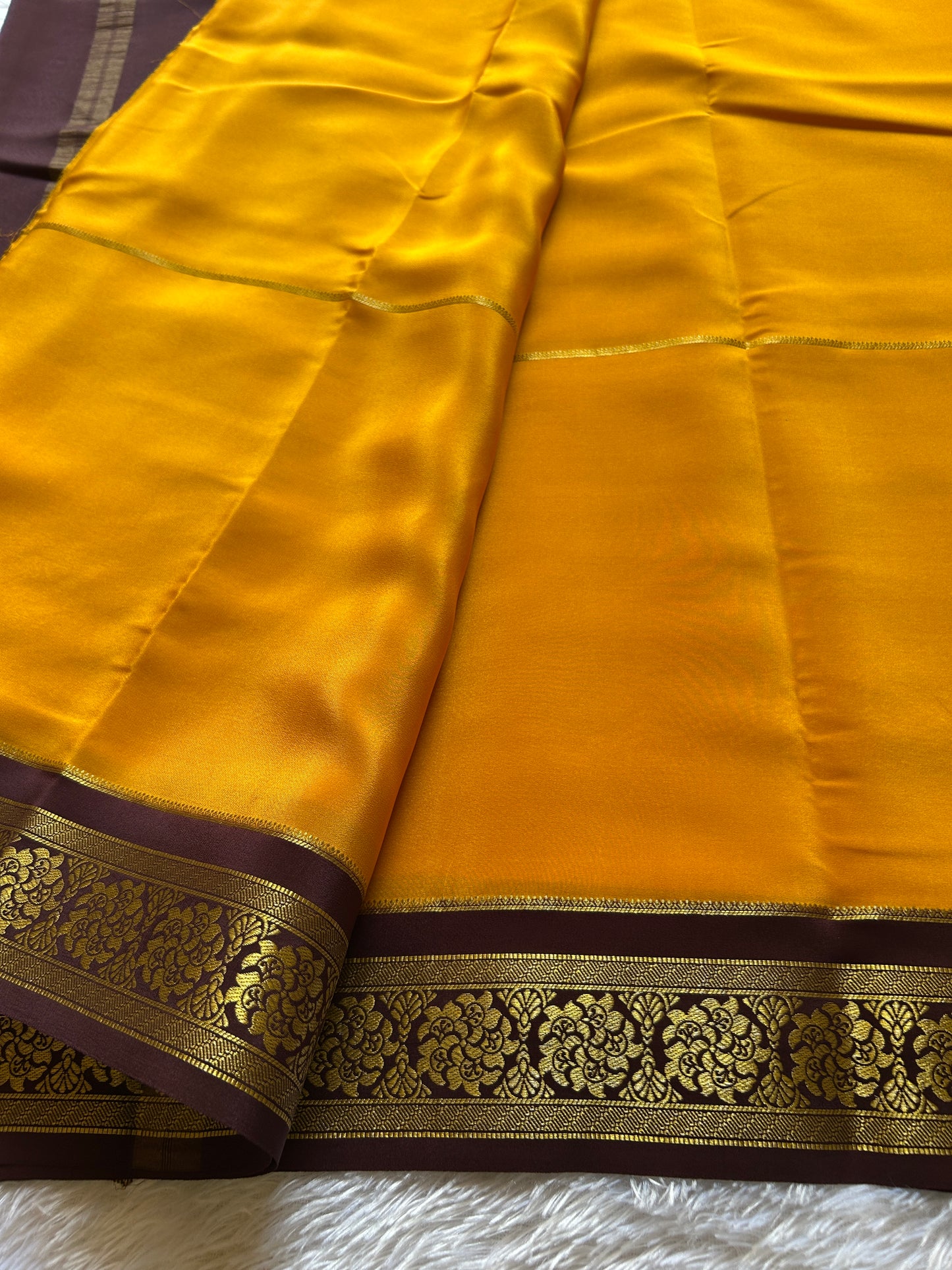 Mandara (2D) : Golden yellow-deep brown