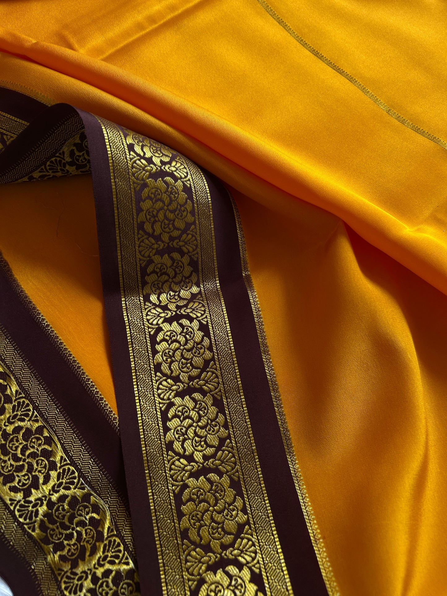 Mandara (2D) : Golden yellow-deep brown