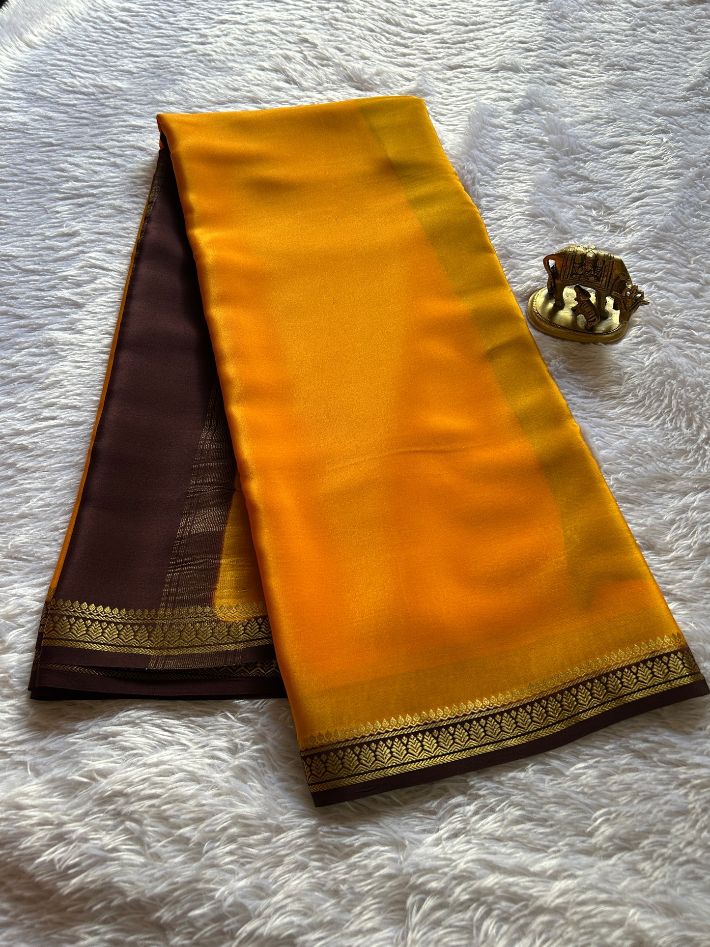 Jyothi (2D) : Golden yellow-deep brown