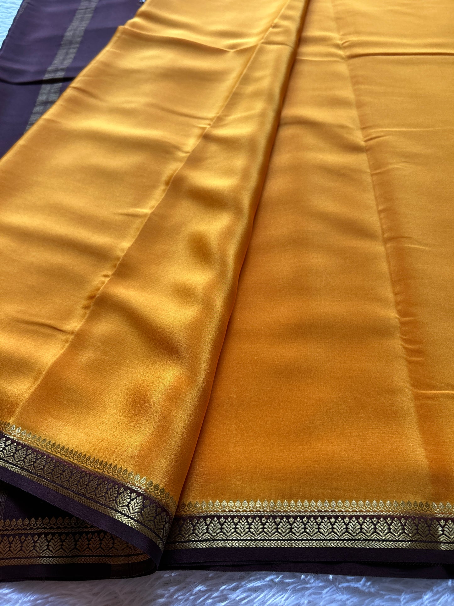 Jyothi (2D) : Golden yellow-deep brown
