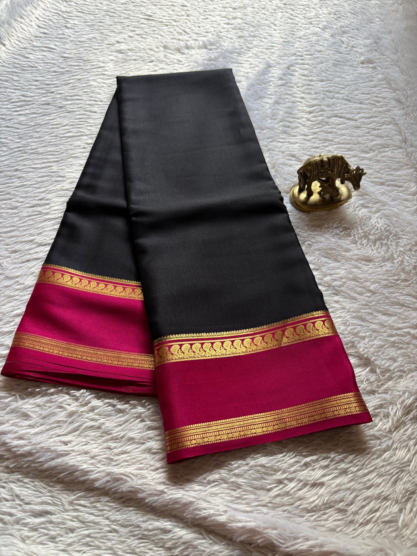 Arathi (2D) : Black-rani pink