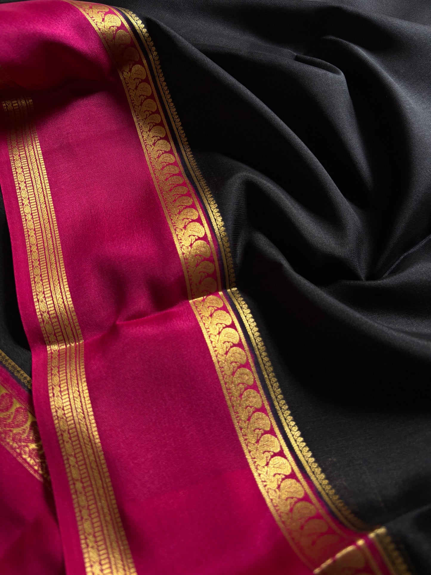 Arathi (2D) : Black-rani pink
