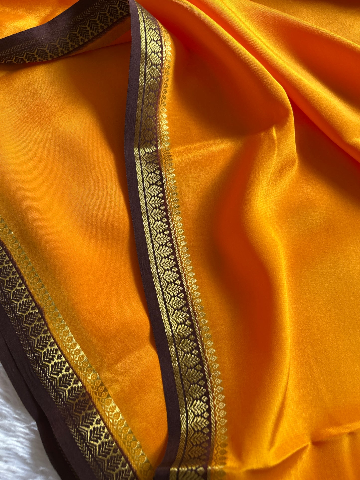 Jyothi (2D) : Golden yellow-deep brown