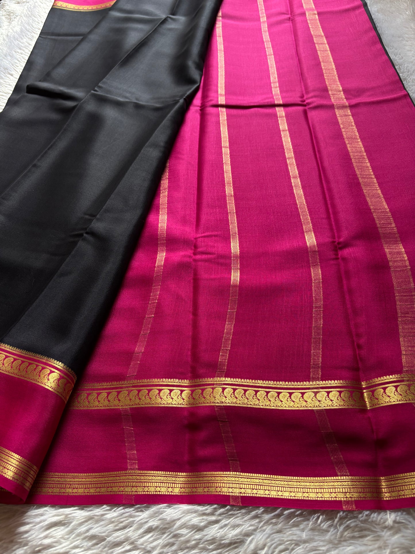 Arathi (2D) : Black-rani pink