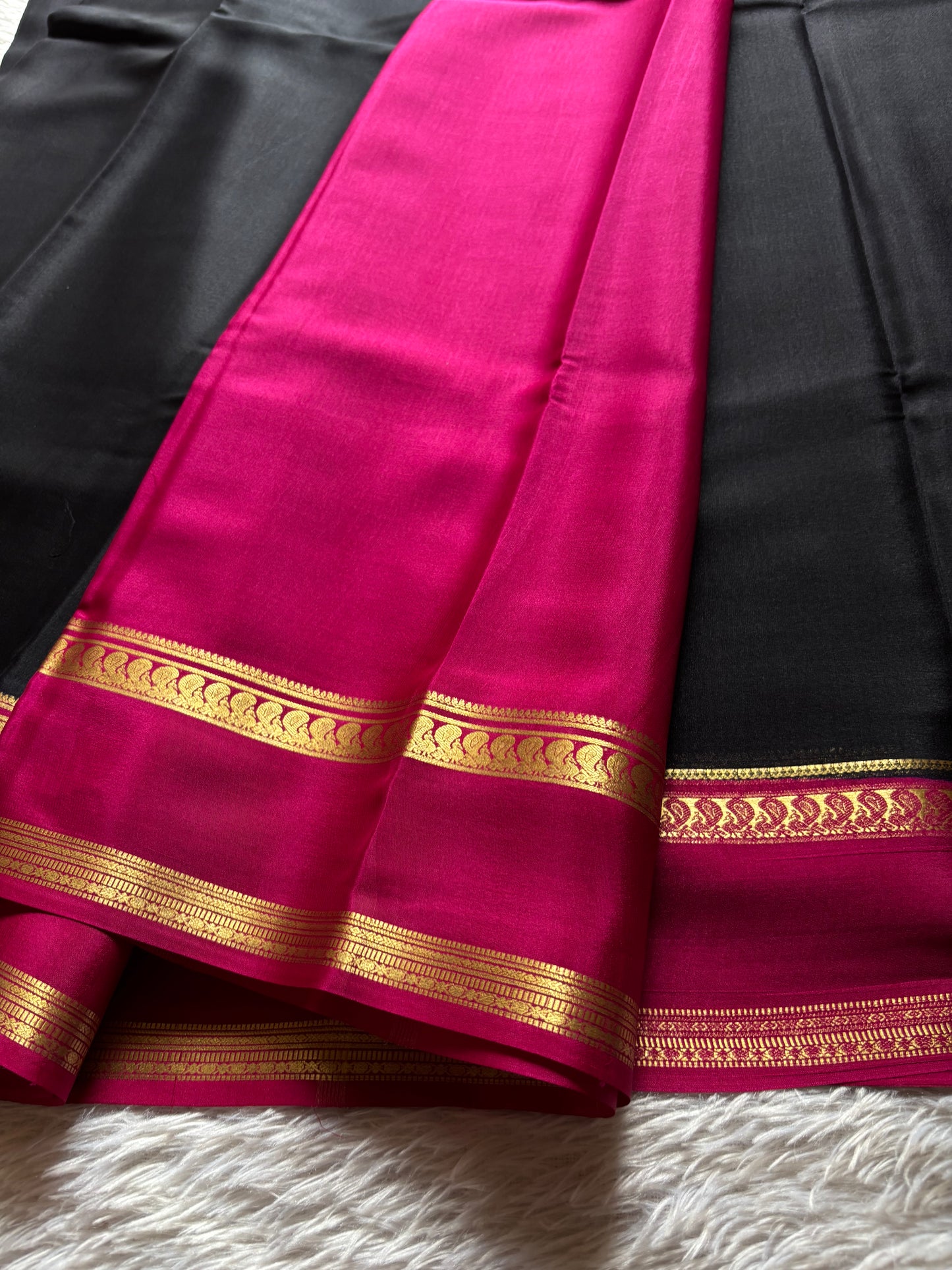 Arathi (2D) : Black-rani pink
