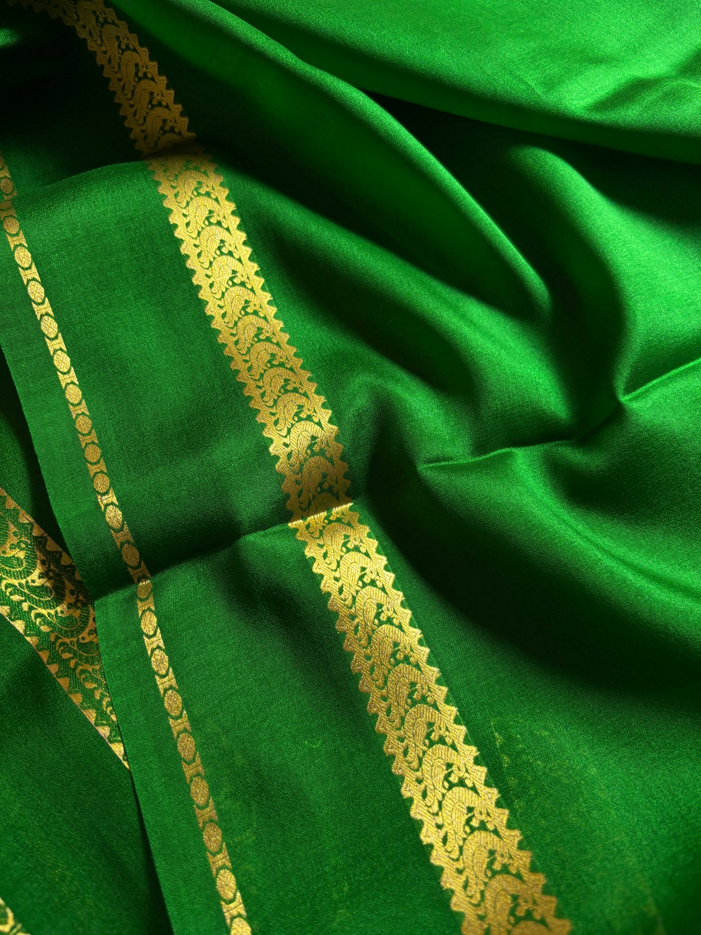 Rachana : Solid Parrot green