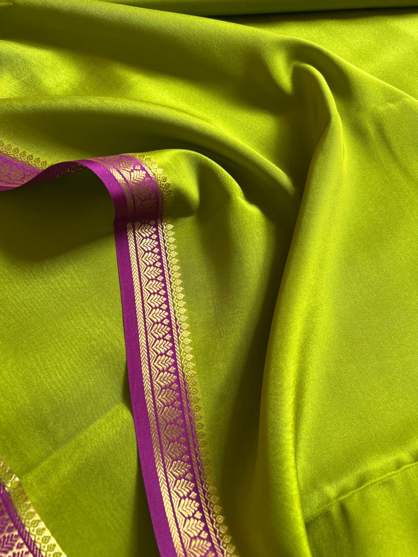 Jyothi (2D) : Mehendi green-magenta