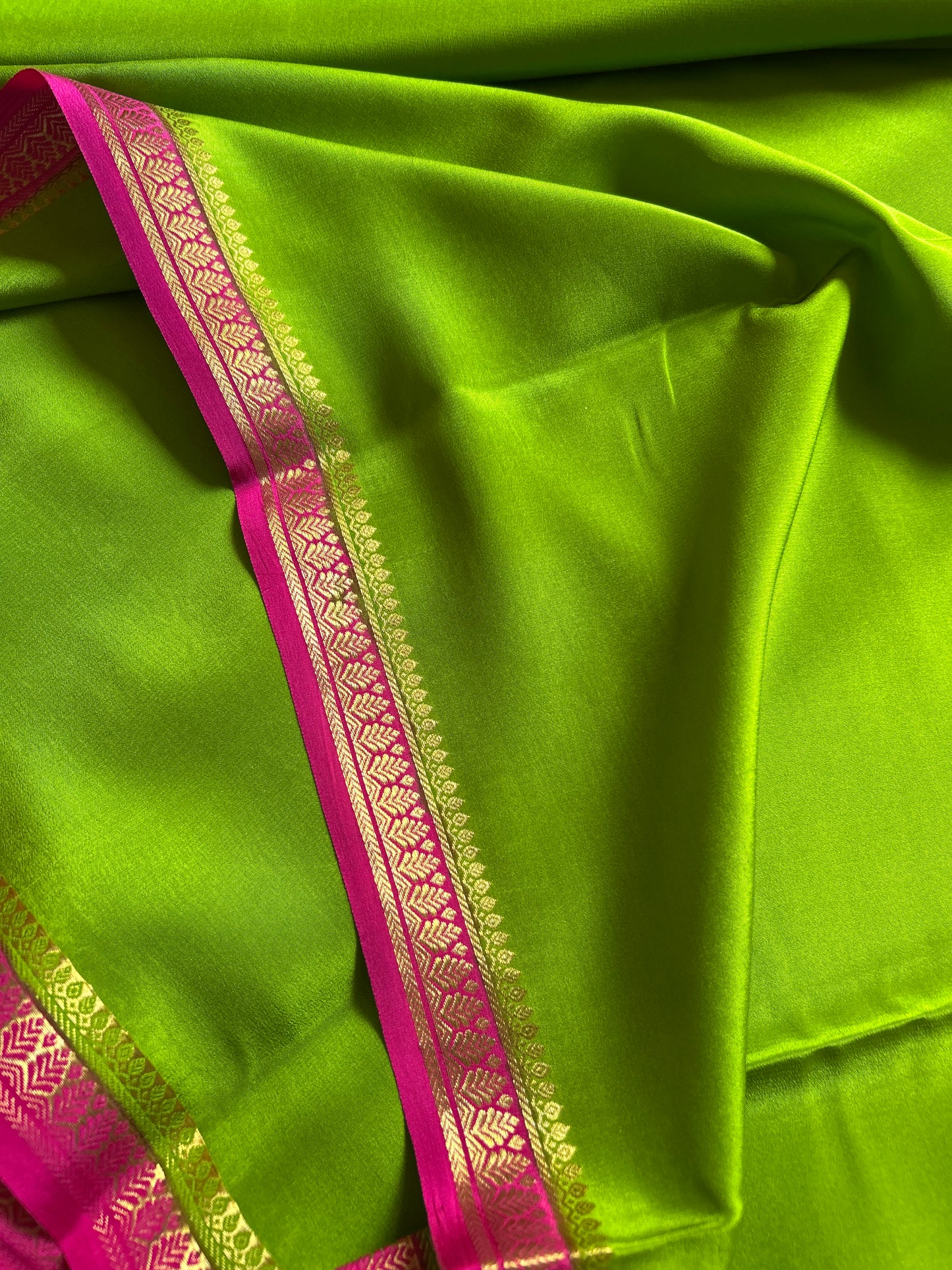 Jyothi (2D) : Mehendi green-pink
