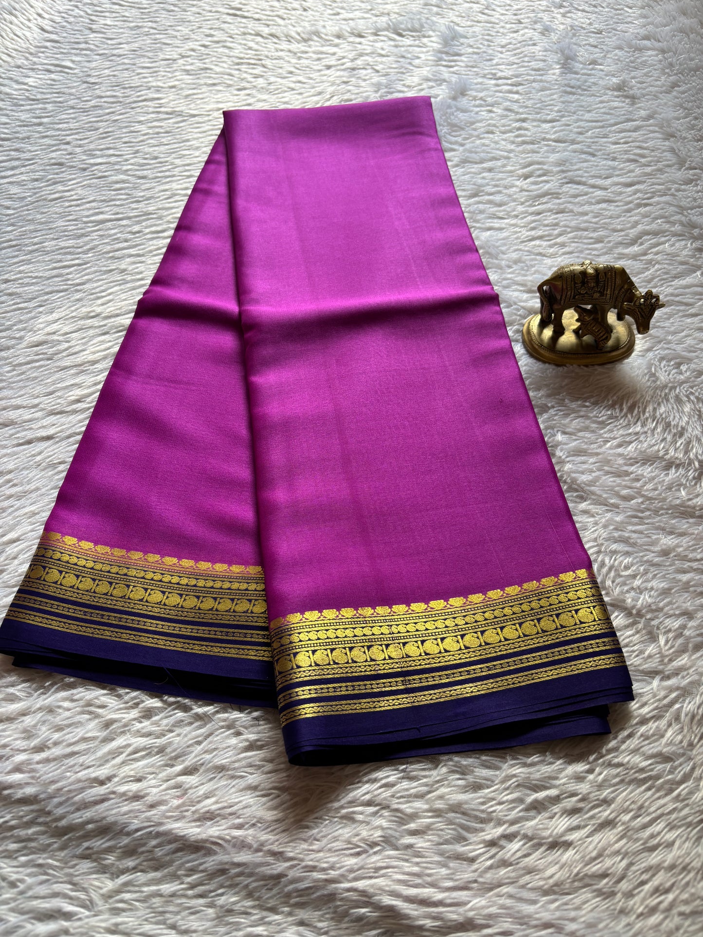 Swara (2D) : Magenta-navy blue