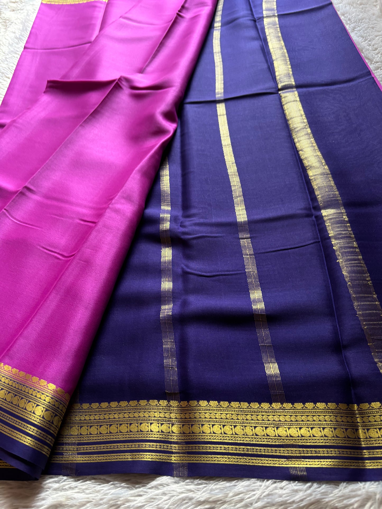 Swara (2D) : Magenta-navy blue