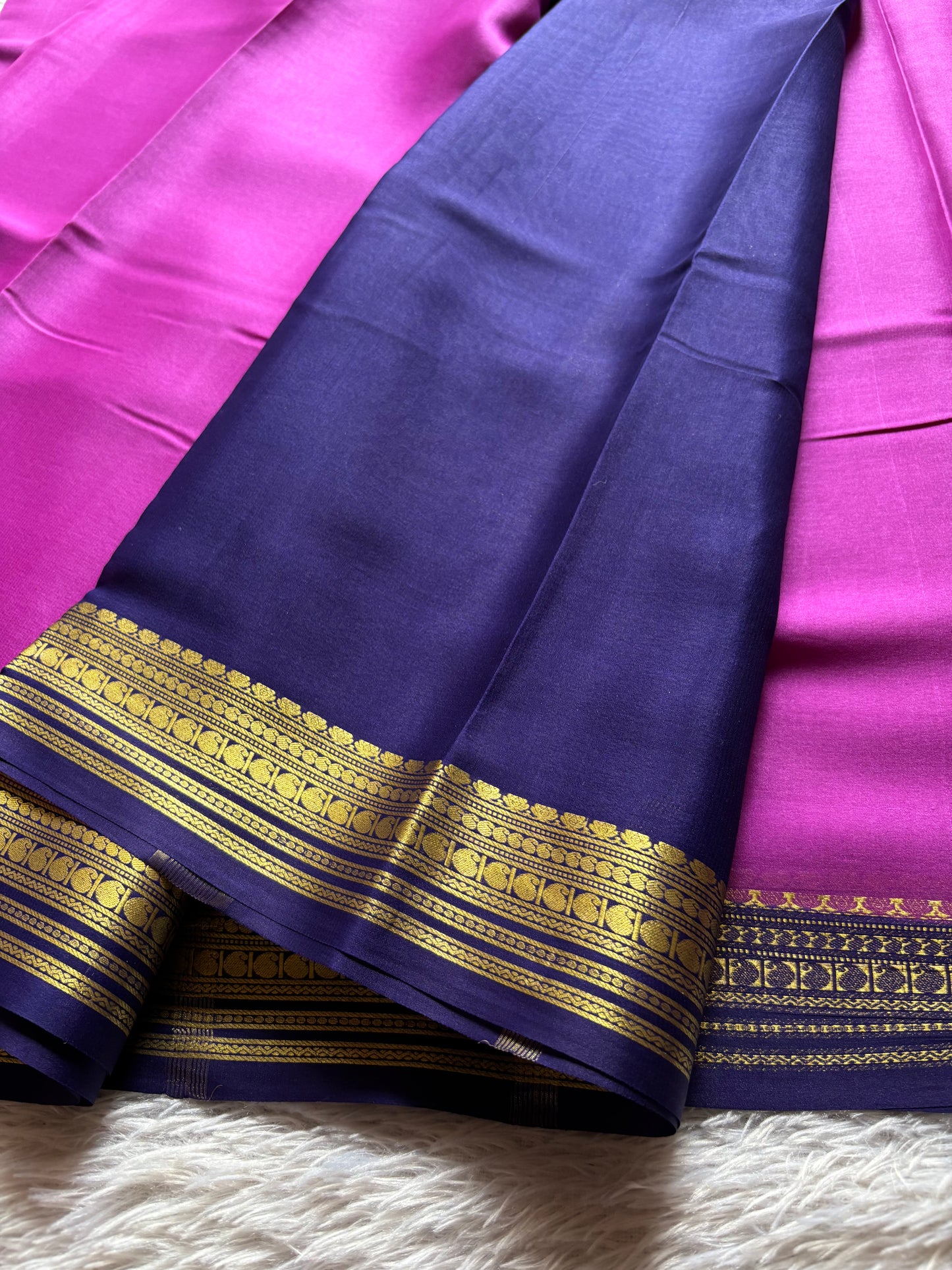 Swara (2D) : Magenta-navy blue
