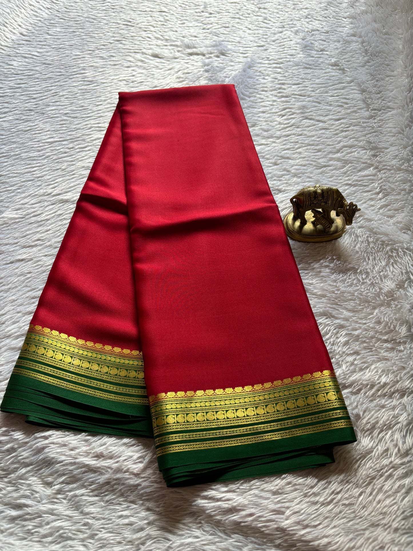 Swara (2D) : Red-bottle green