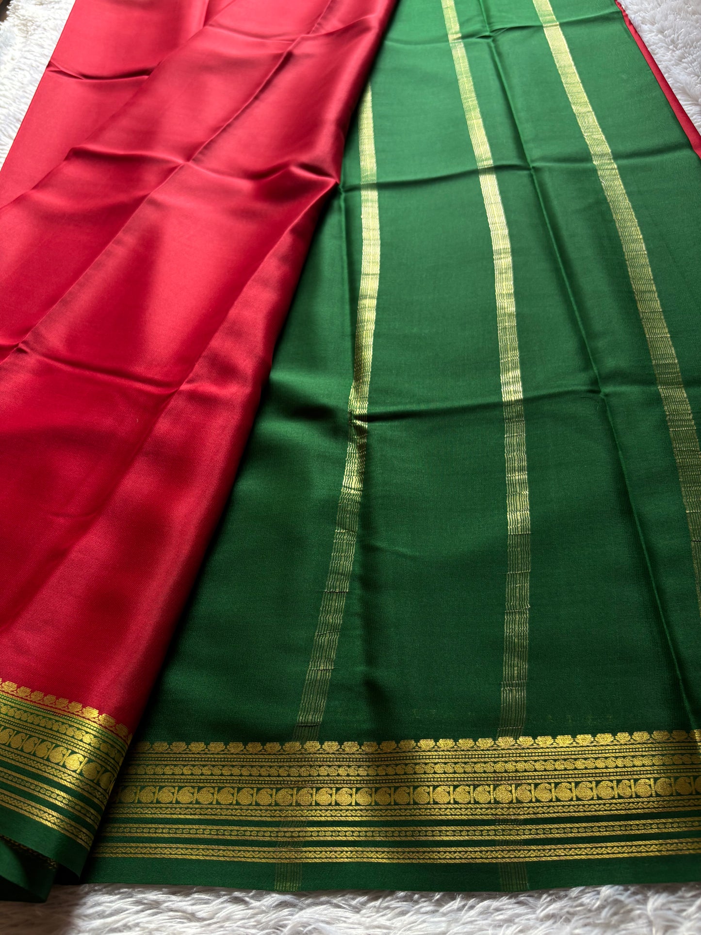 Swara (2D) : Red-bottle green