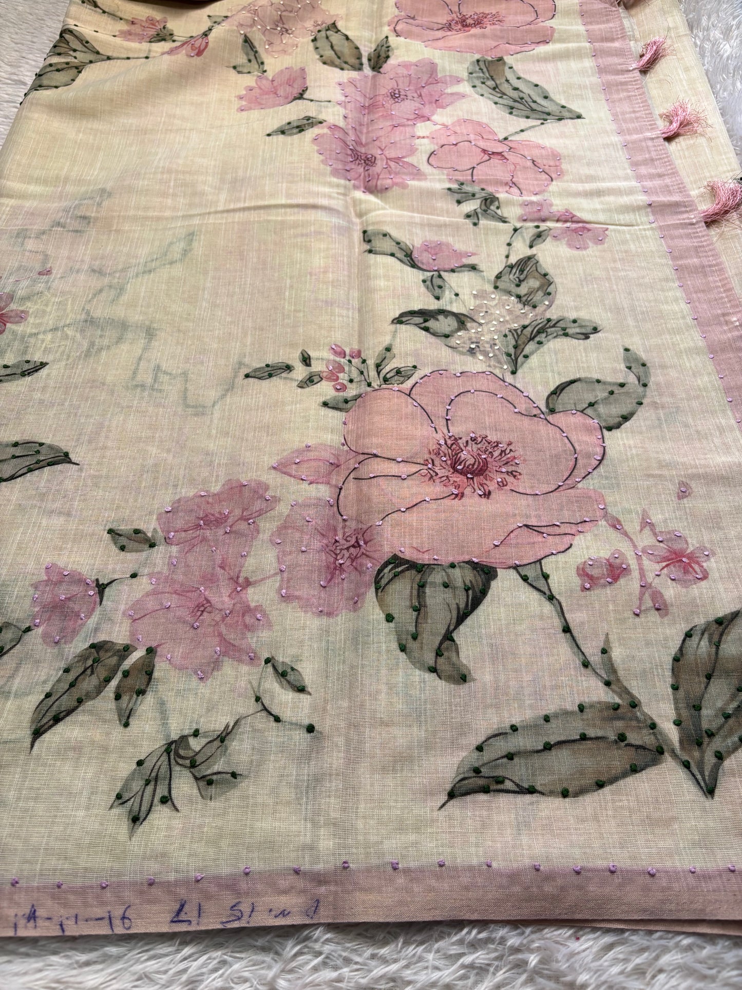 NYD120 (2D) : Off white-pastel pink