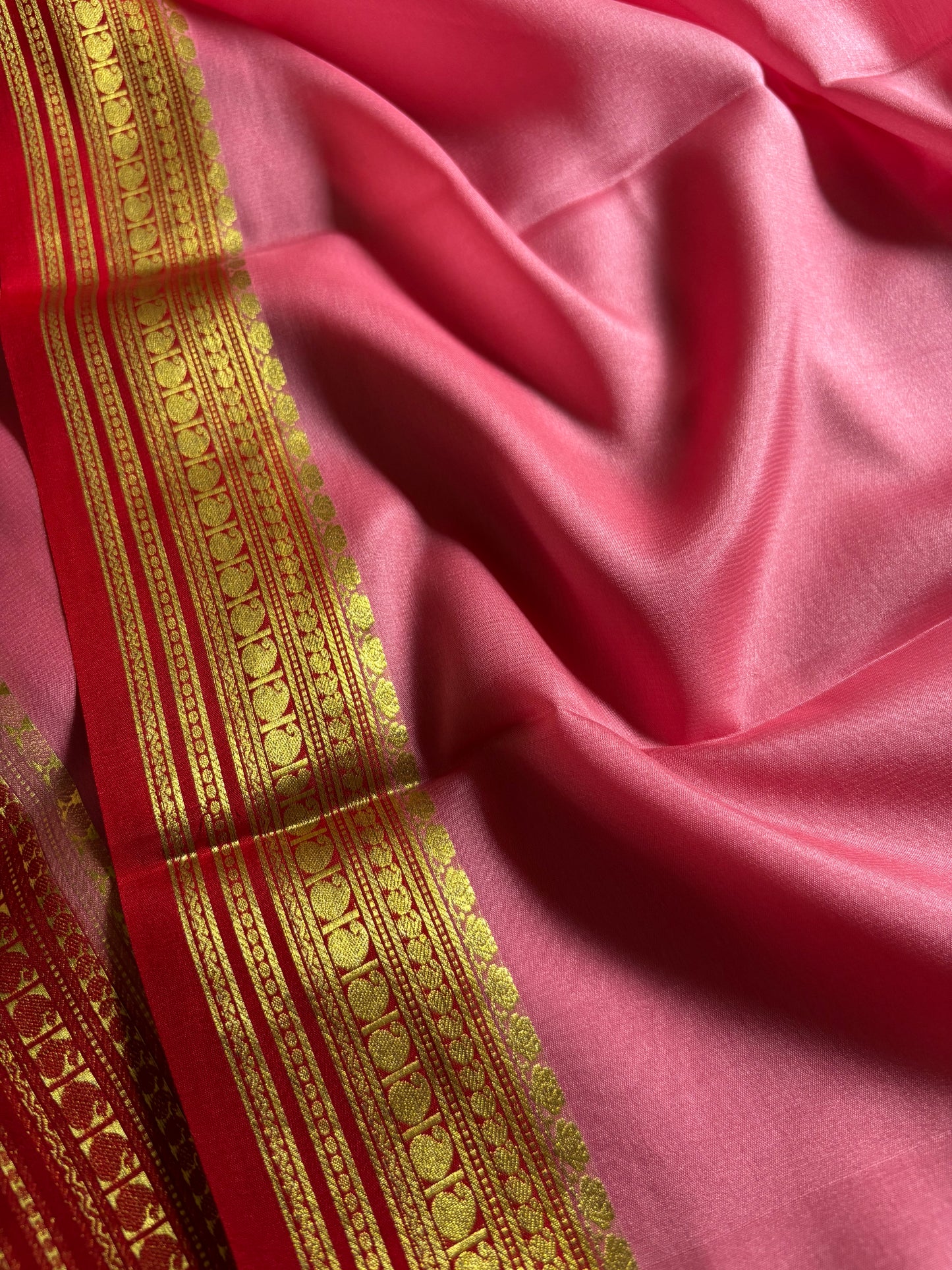 Swara (2D) : Onion pink-red