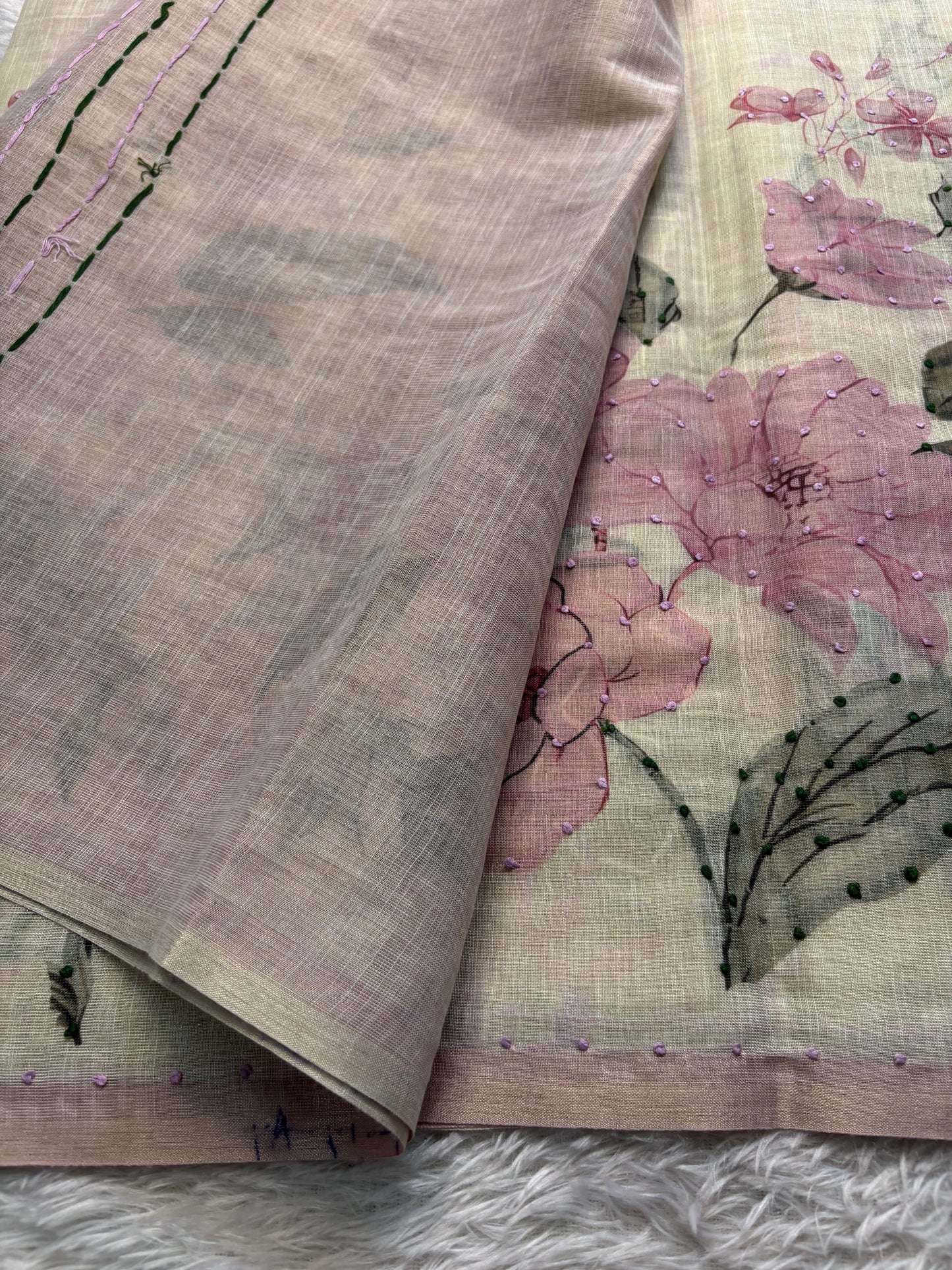 NYD120 (2D) : Off white-pastel pink