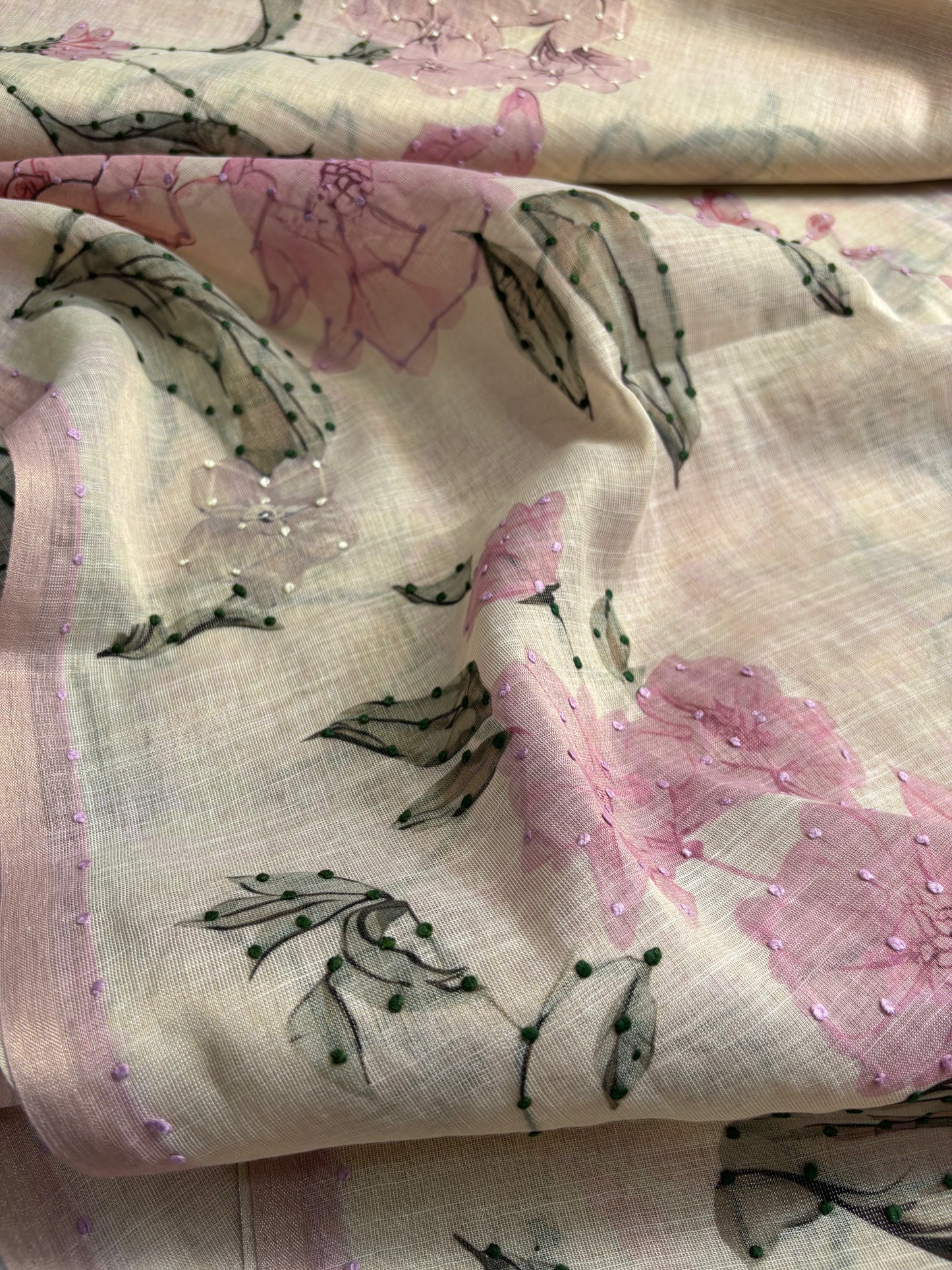 NYD120 (2D) : Off white-pastel pink