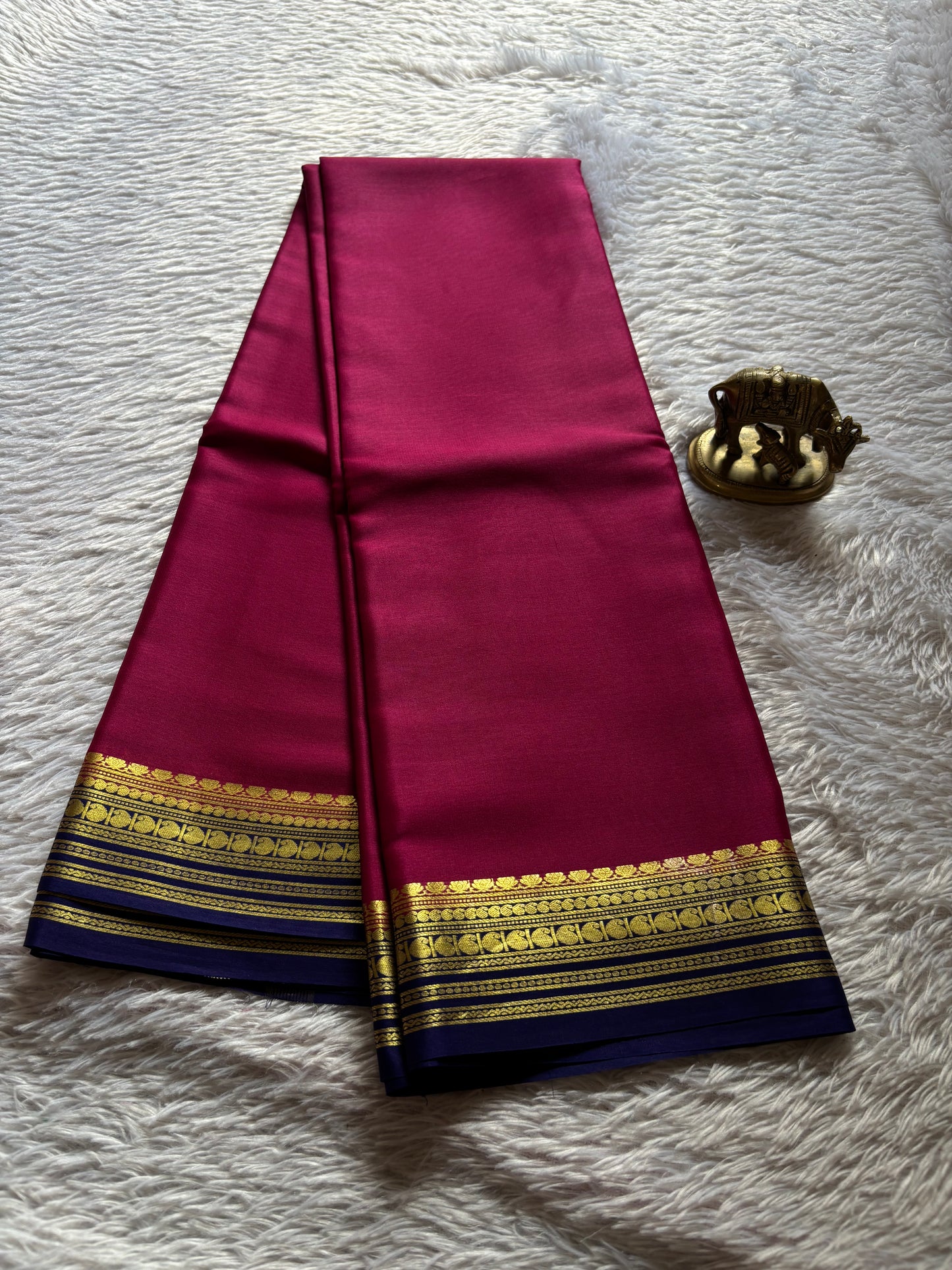 Swara (2D) : Dark pink-dark blue