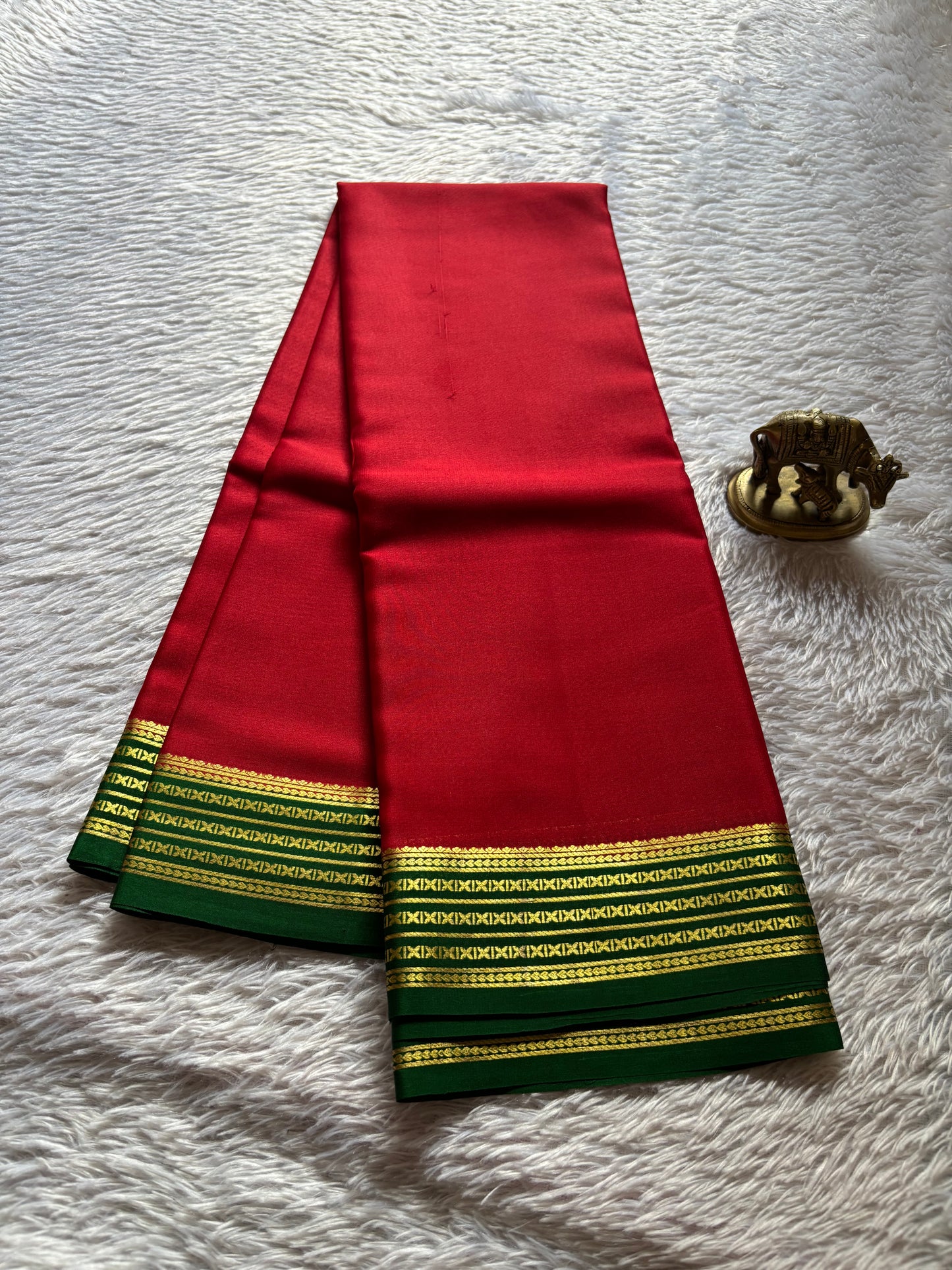 Deeksha (2D) : Red-bottle green