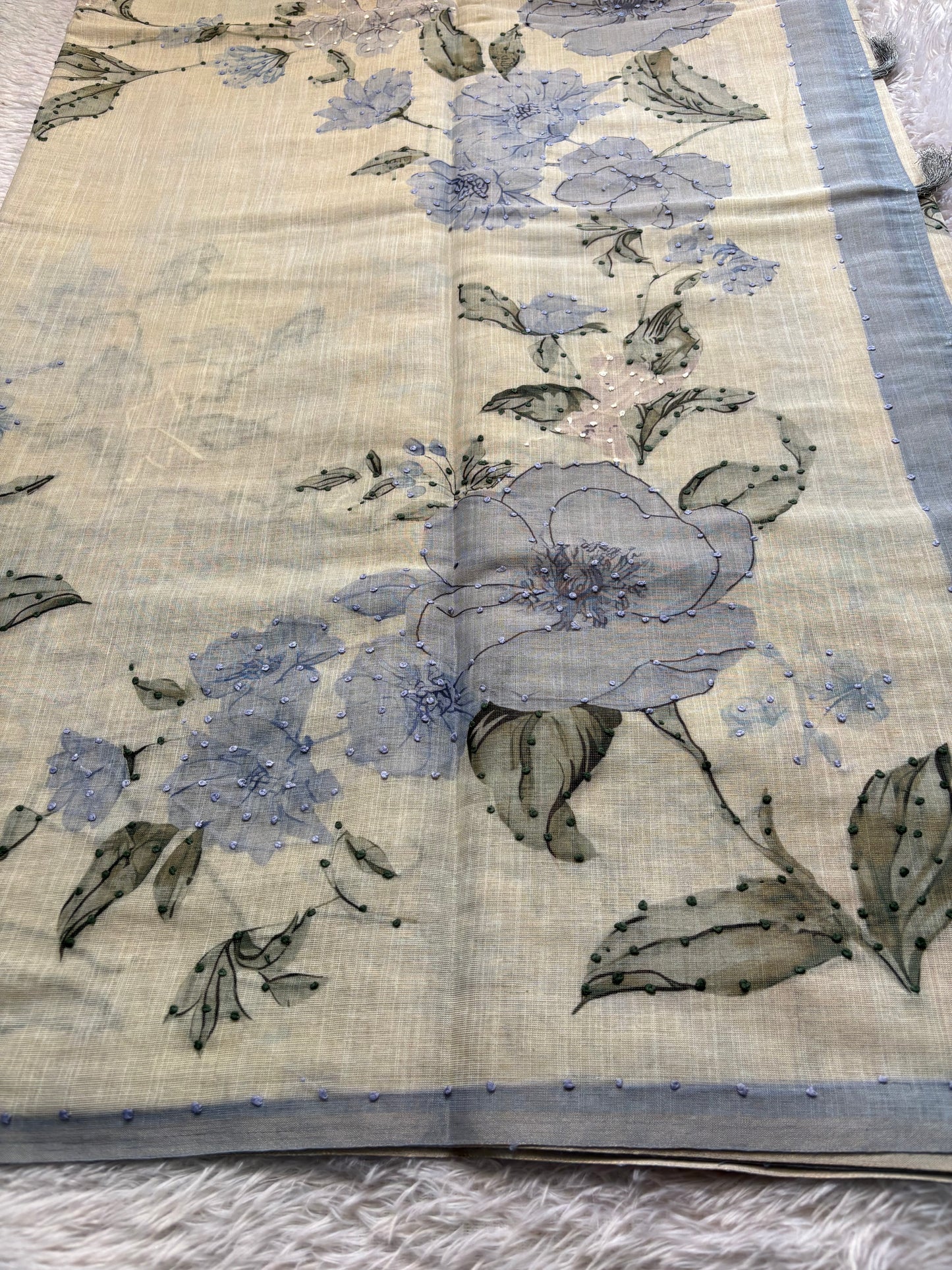 NYD120 (2D) : Off white-pastel dark blue