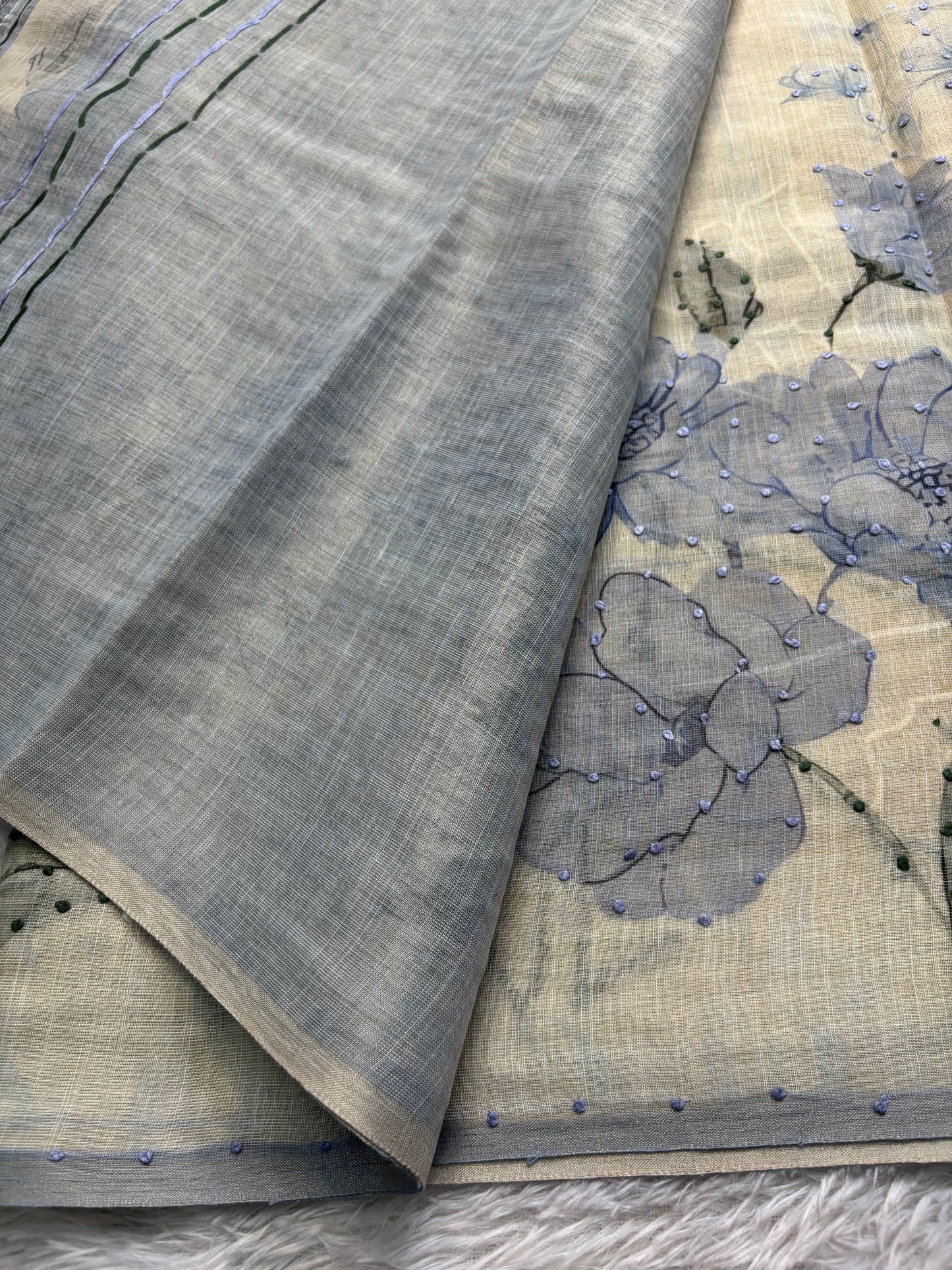 NYD120 (2D) : Off white-pastel dark blue