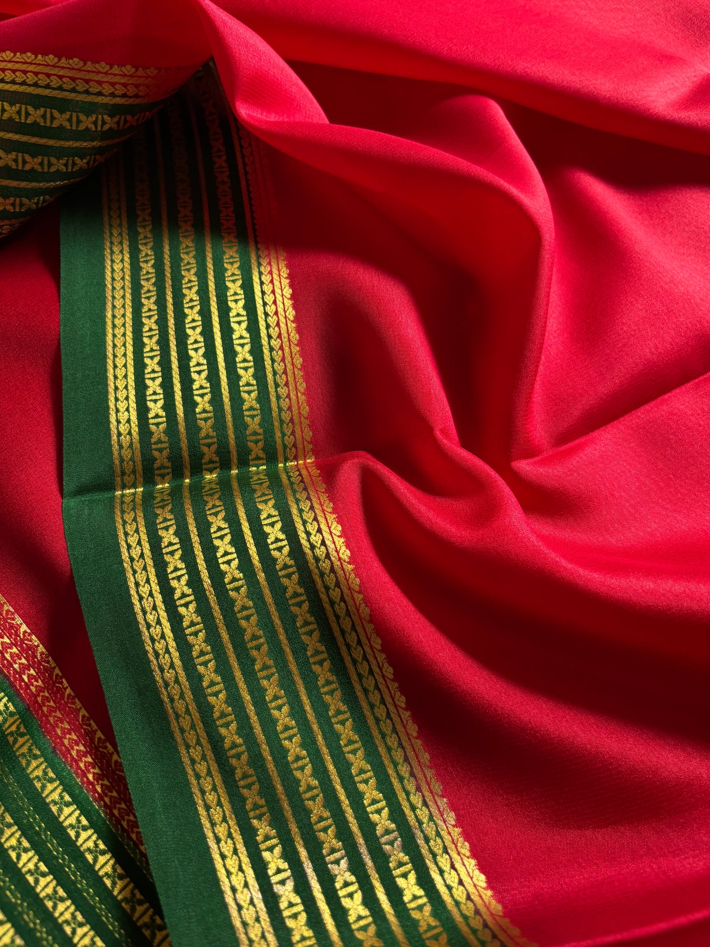 Deeksha (2D) : Red-bottle green