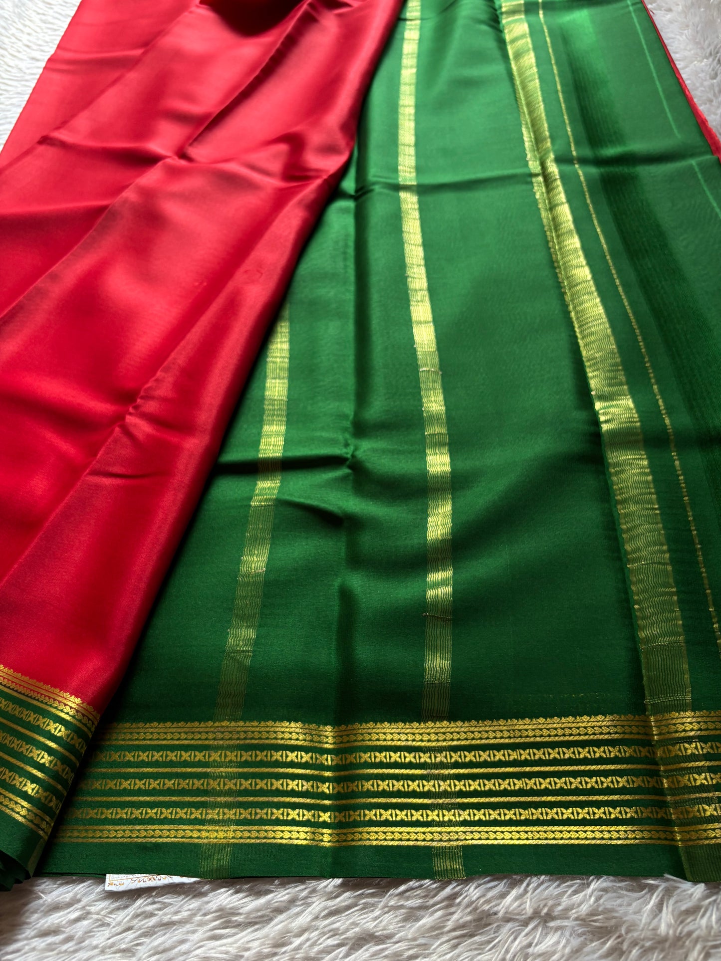 Deeksha (2D) : Red-bottle green