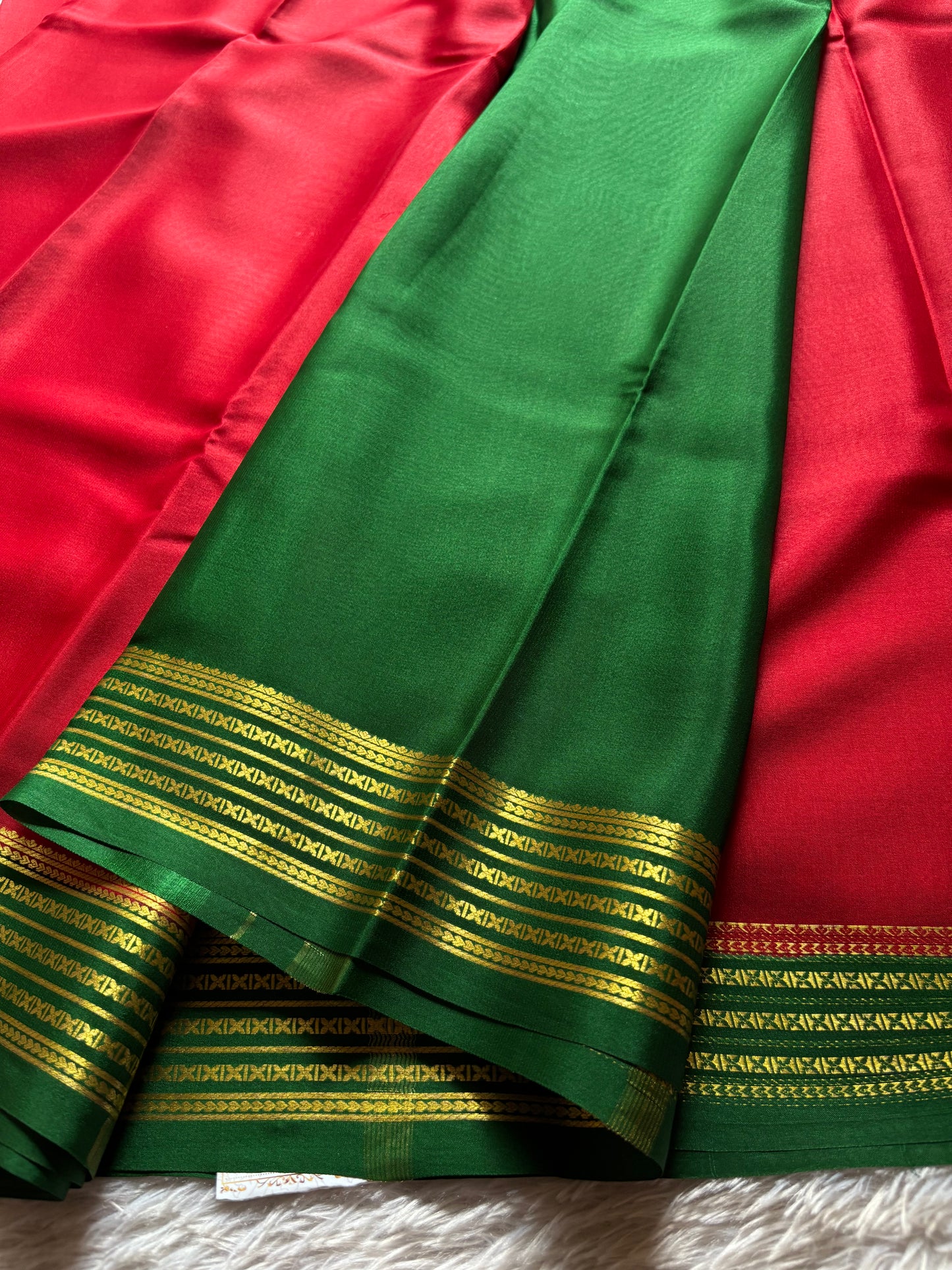 Deeksha (2D) : Red-bottle green