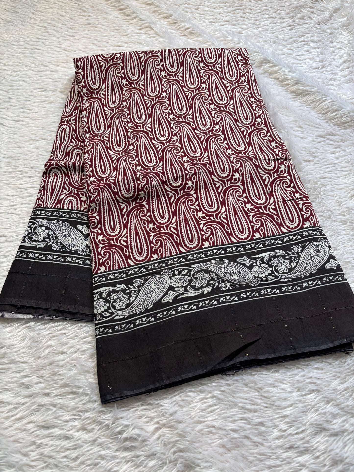 NYD121 (2D) : Maroon-black
