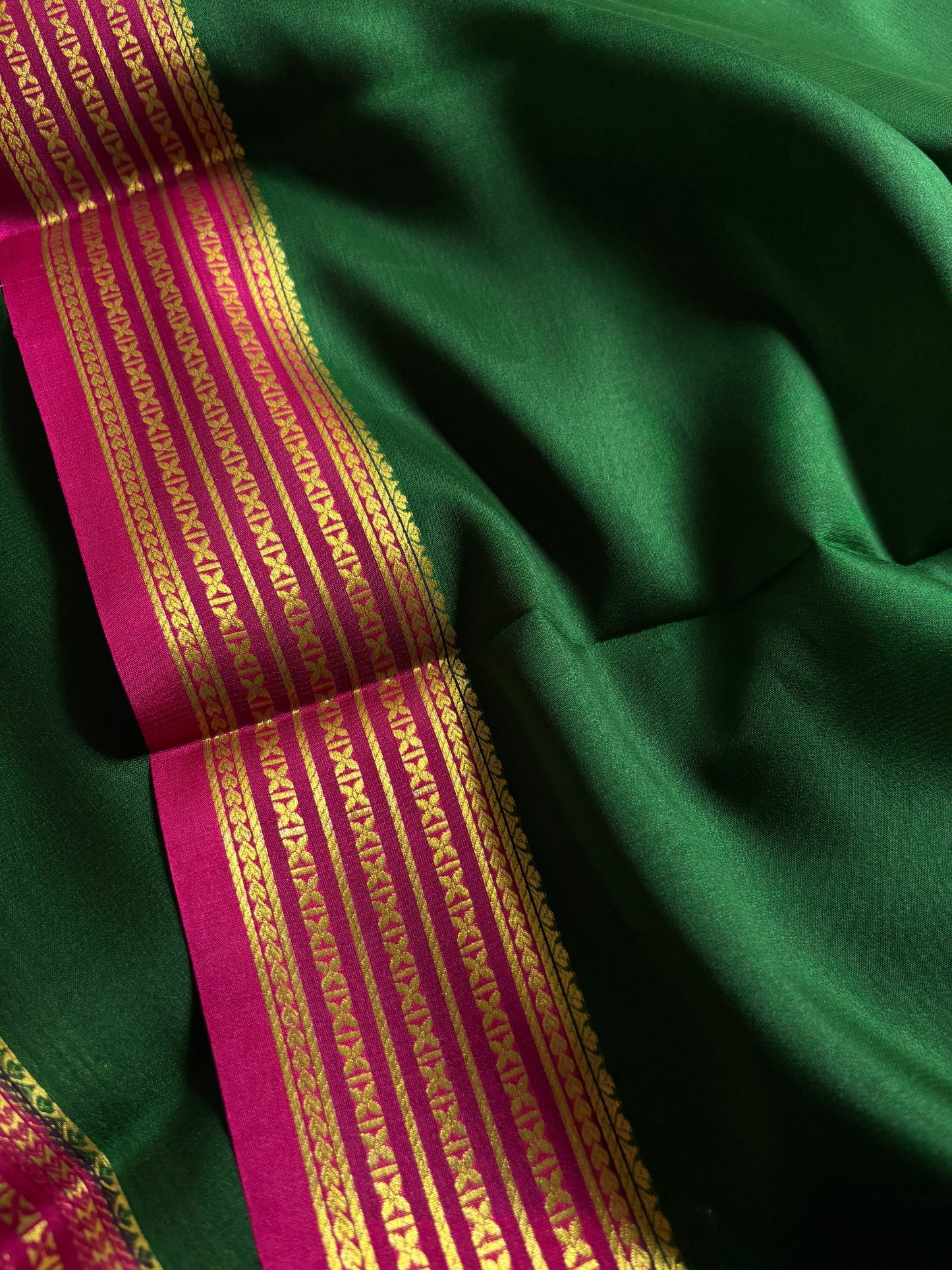 Deeksha (2D) : Dark green-rani pink