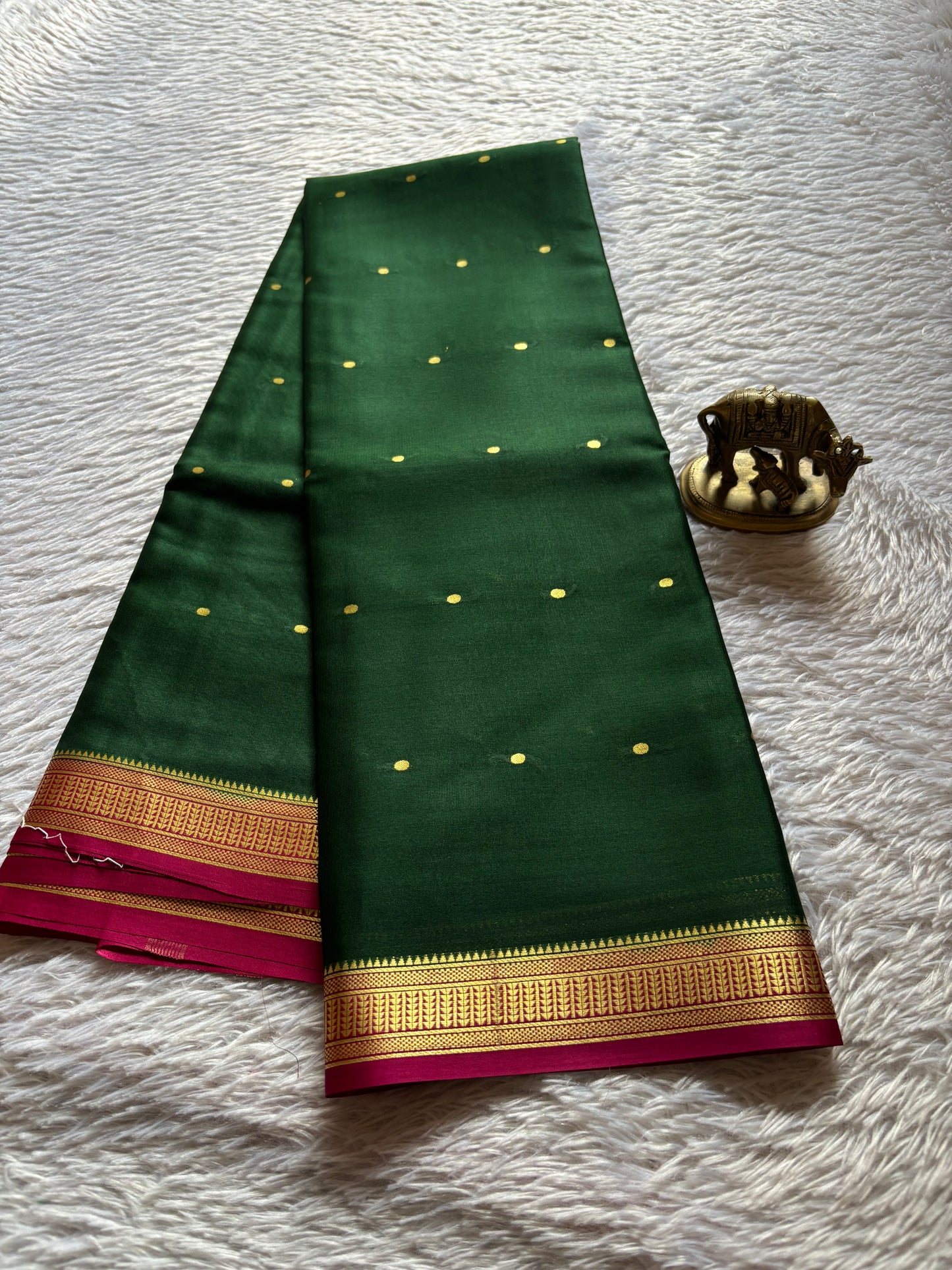 Bindu (2D) : Dark green-rani pink