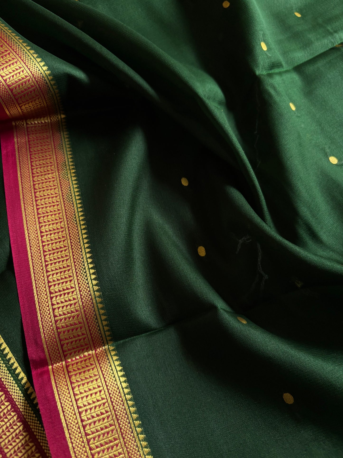 Bindu (2D) : Dark green-rani pink