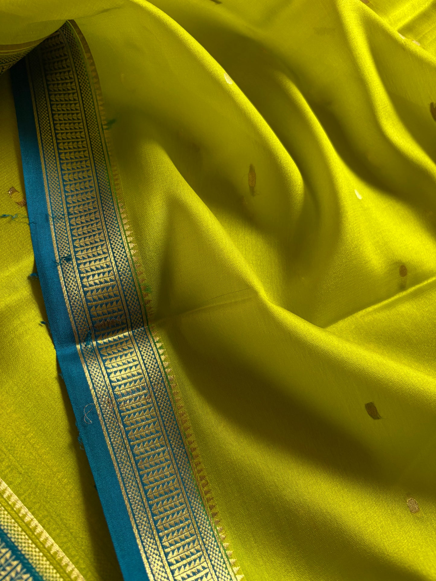 Bindu (2D) : Olive-ananda blue