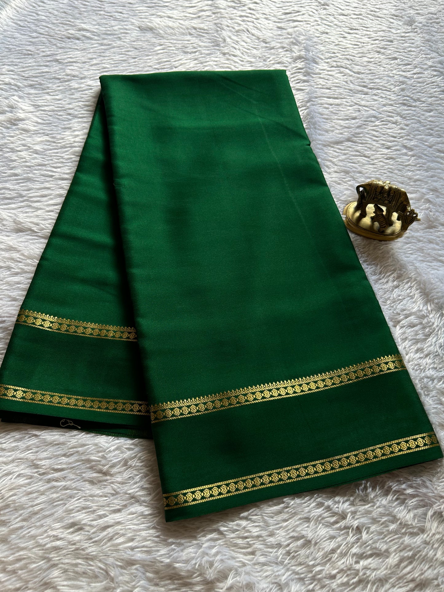 Shakthi : Solid Bottle green