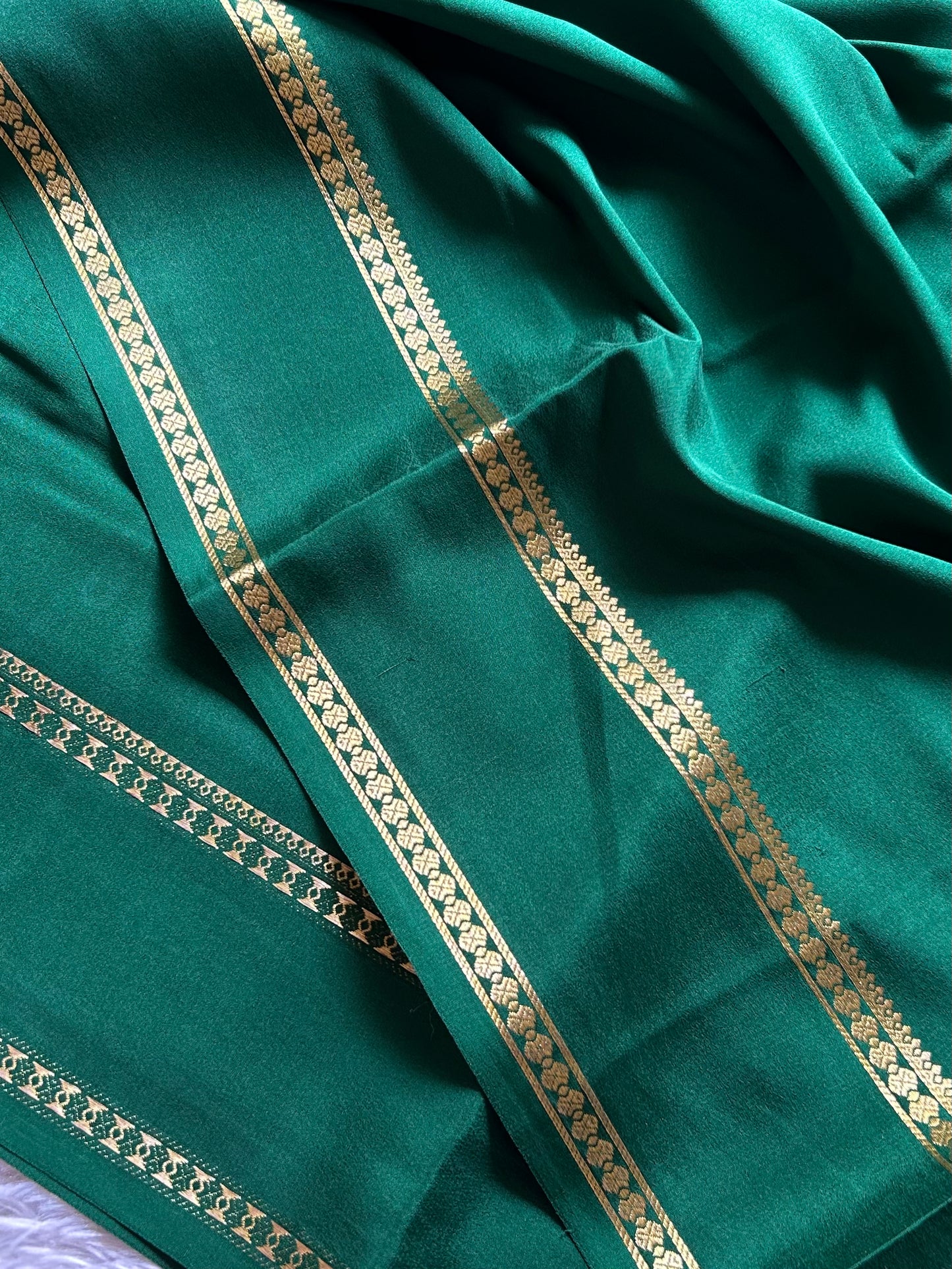 Shakthi : Solid Bottle green